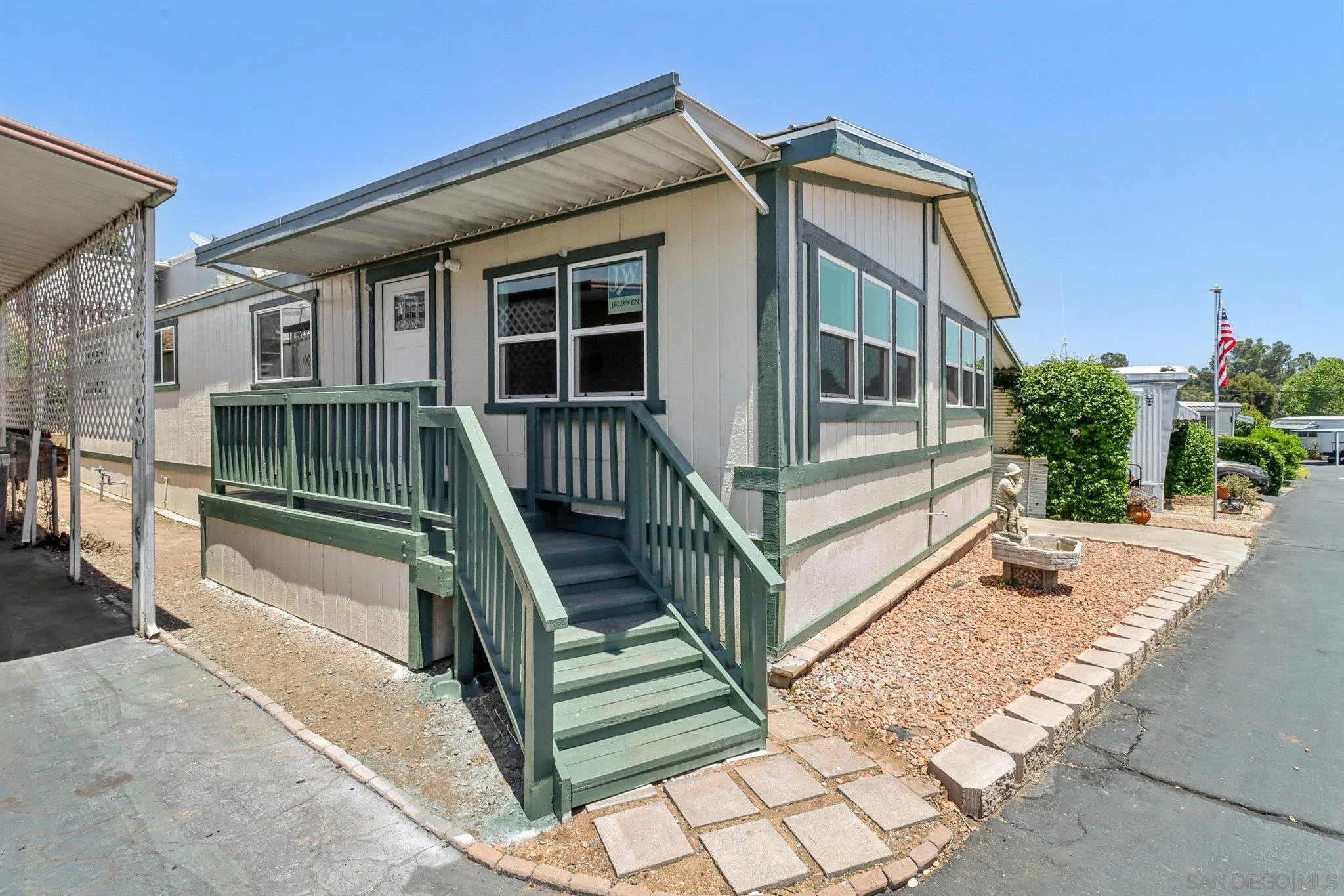 https://cdn.realtyfeed.com/cdn/127/250042568/2607a75035bffe706e9810befd946ebd.webp