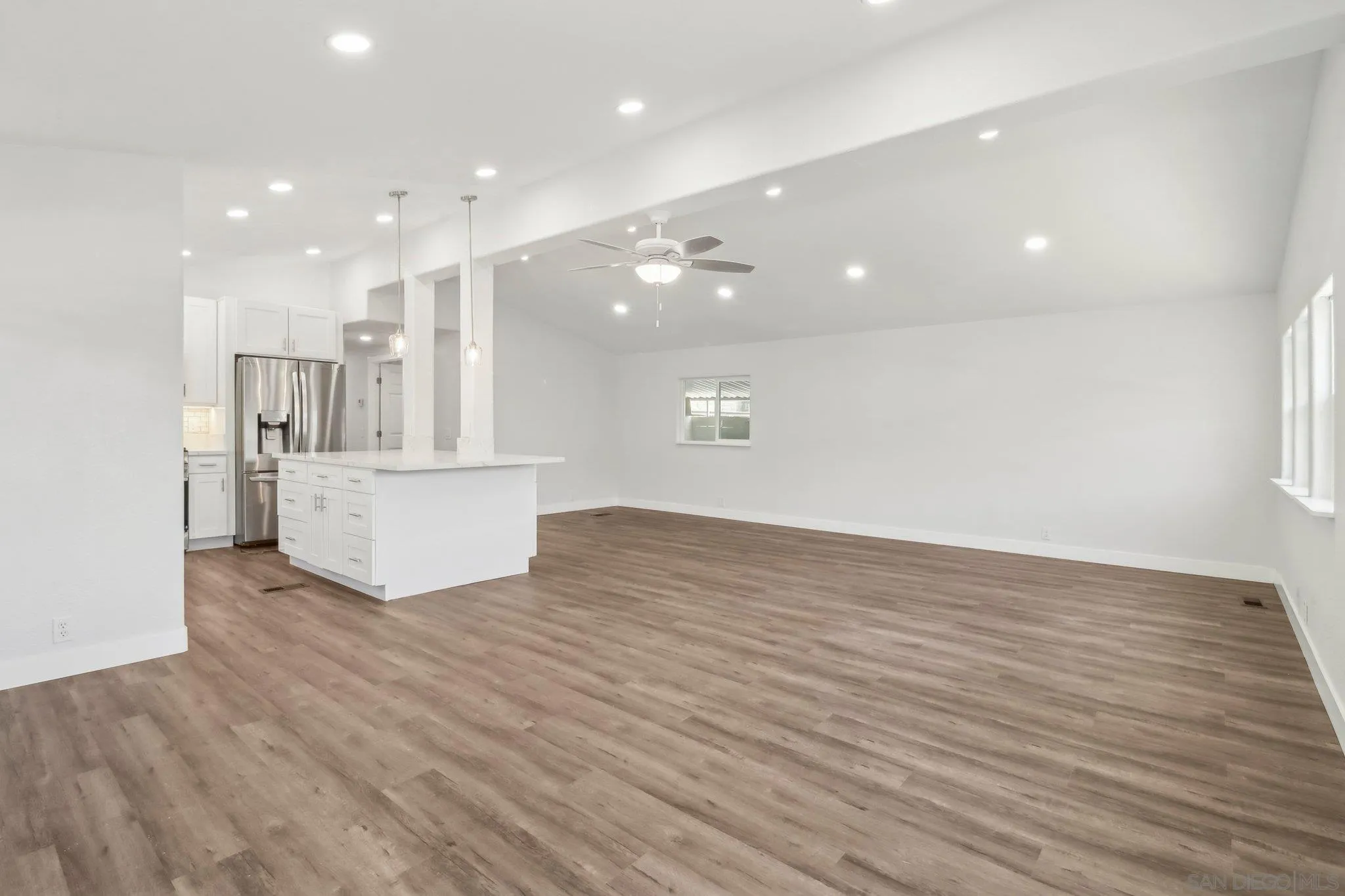 https://cdn.realtyfeed.com/cdn/127/250042568/3e9dcf89497ae42f1c3060f36919ad0c.webp