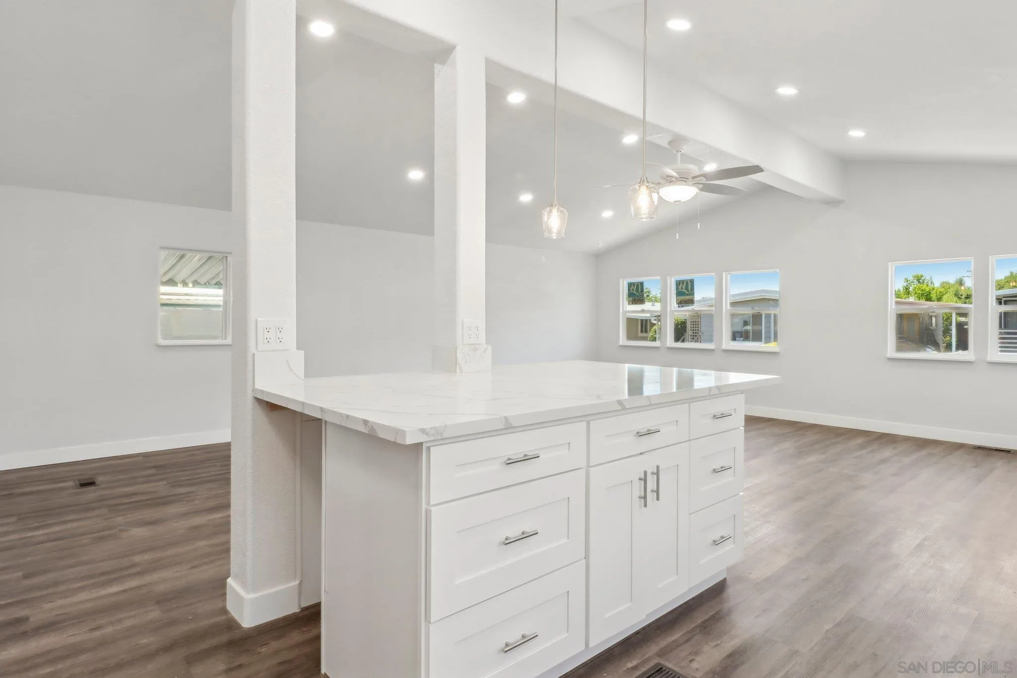 https://cdn.realtyfeed.com/cdn/127/250042568/9479b020c6cc3e388685253001138b7e.webp