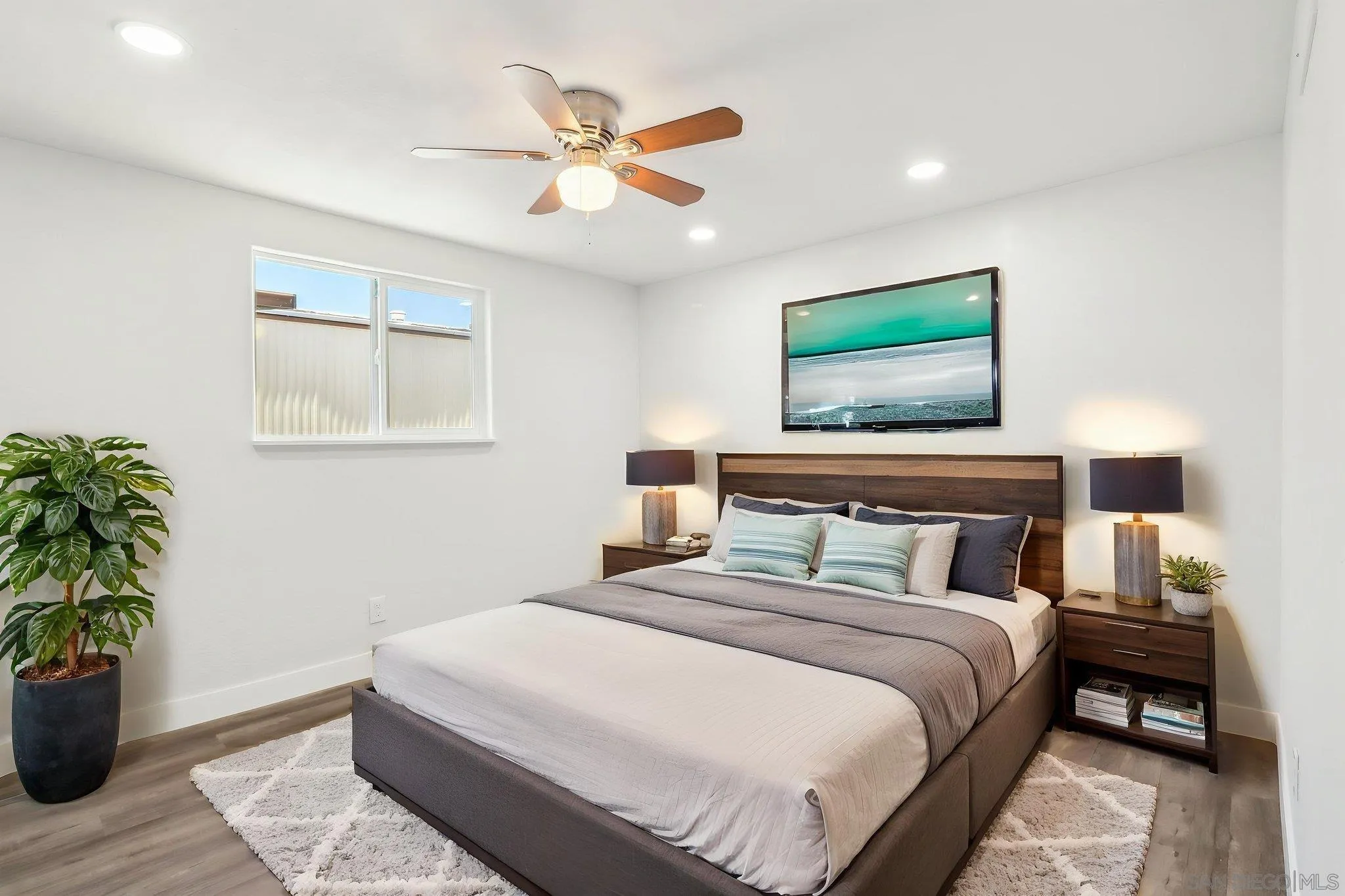 https://cdn.realtyfeed.com/cdn/127/250042568/b49015c048cba9b9c192b0b48e5a0c44.webp
