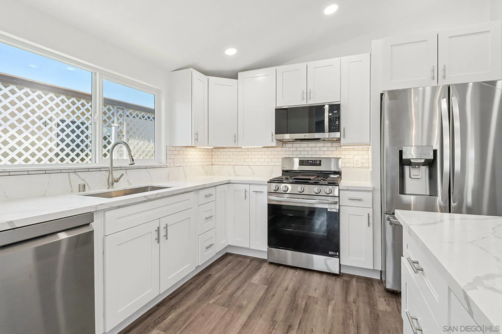 https://cdn.realtyfeed.com/cdn/127/250042568/e2549bdc7aee14b8f517a682019620e0.webp