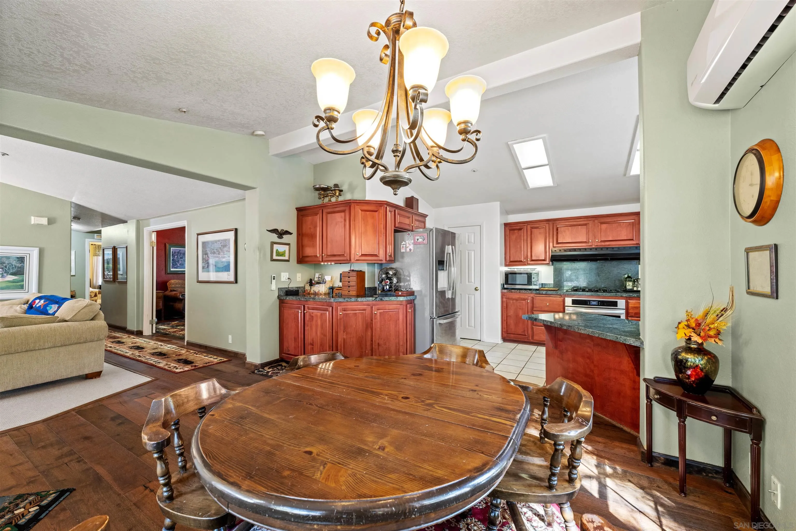 https://cdn.realtyfeed.com/cdn/127/250042571/4c048c89ea4c5f76ff60d3988a09b221.webp