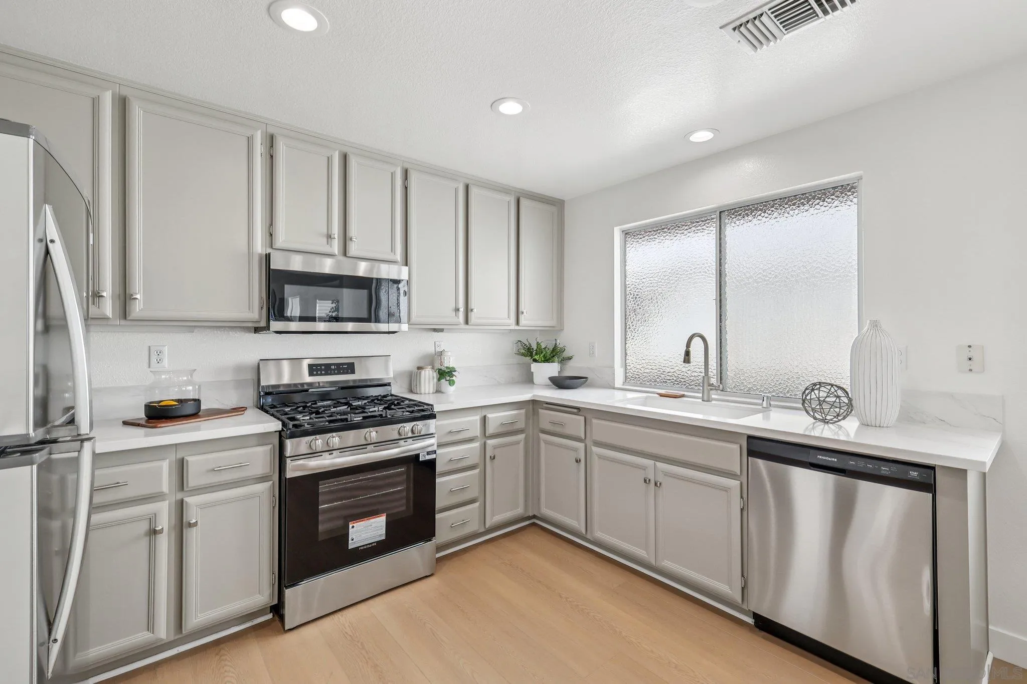 https://cdn.realtyfeed.com/cdn/127/250042581/25e93dbc4b14fa027d0b691813298a60.webp