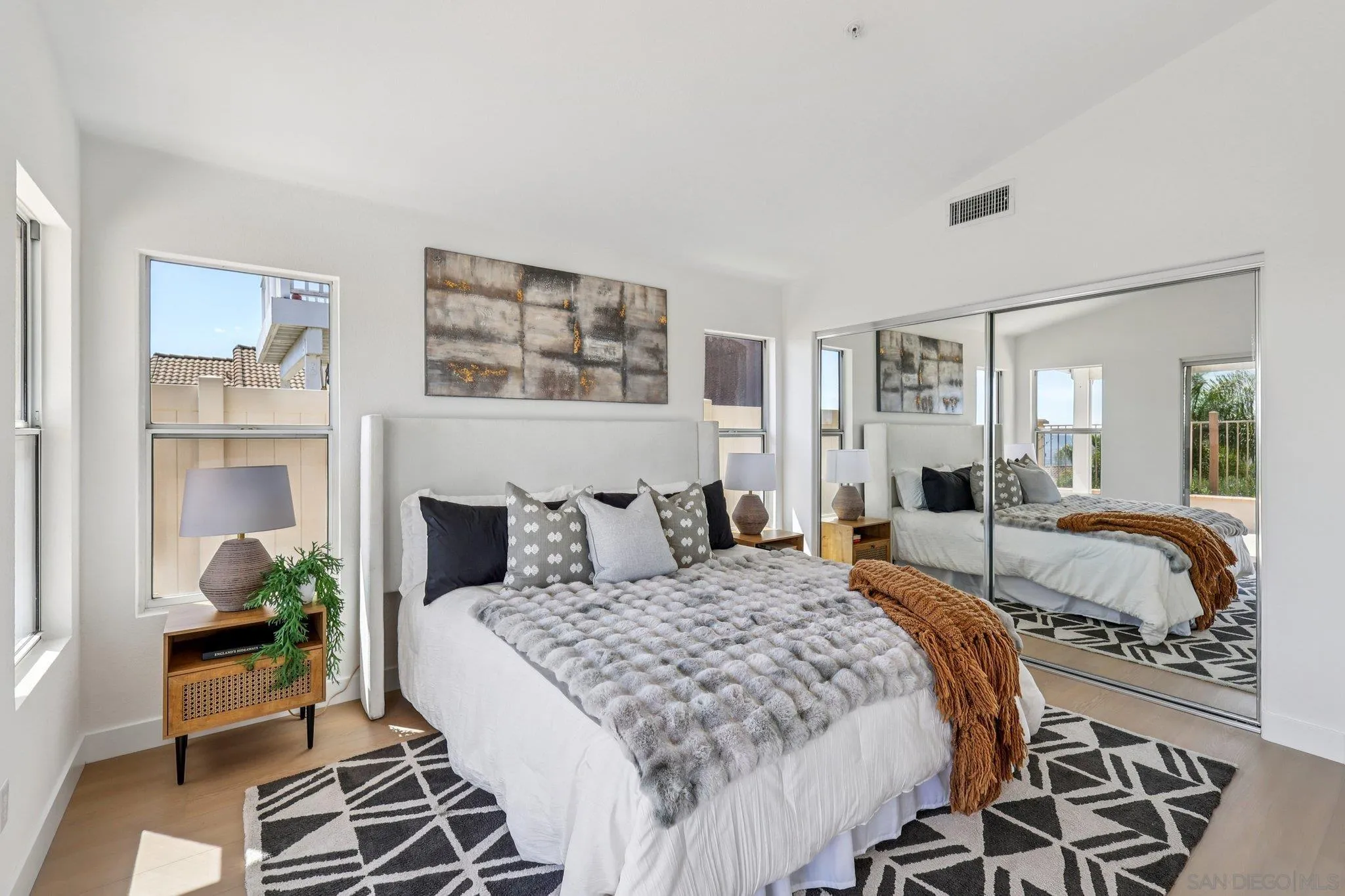 https://cdn.realtyfeed.com/cdn/127/250042581/61d932a6ef883471ec67f5c88d127932.webp