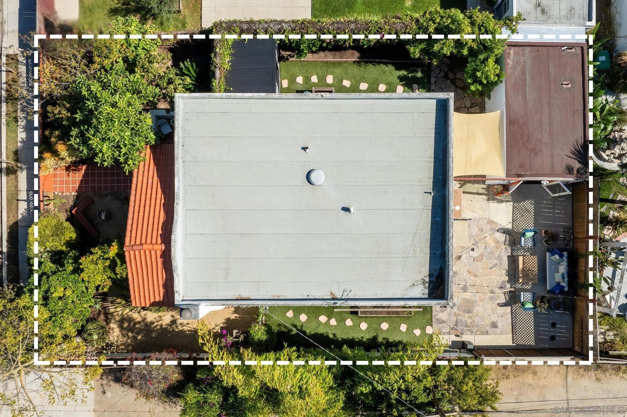 https://cdn.realtyfeed.com/cdn/127/250042583/2d27ad8e9c9016f242e31c467ca16f0f.webp