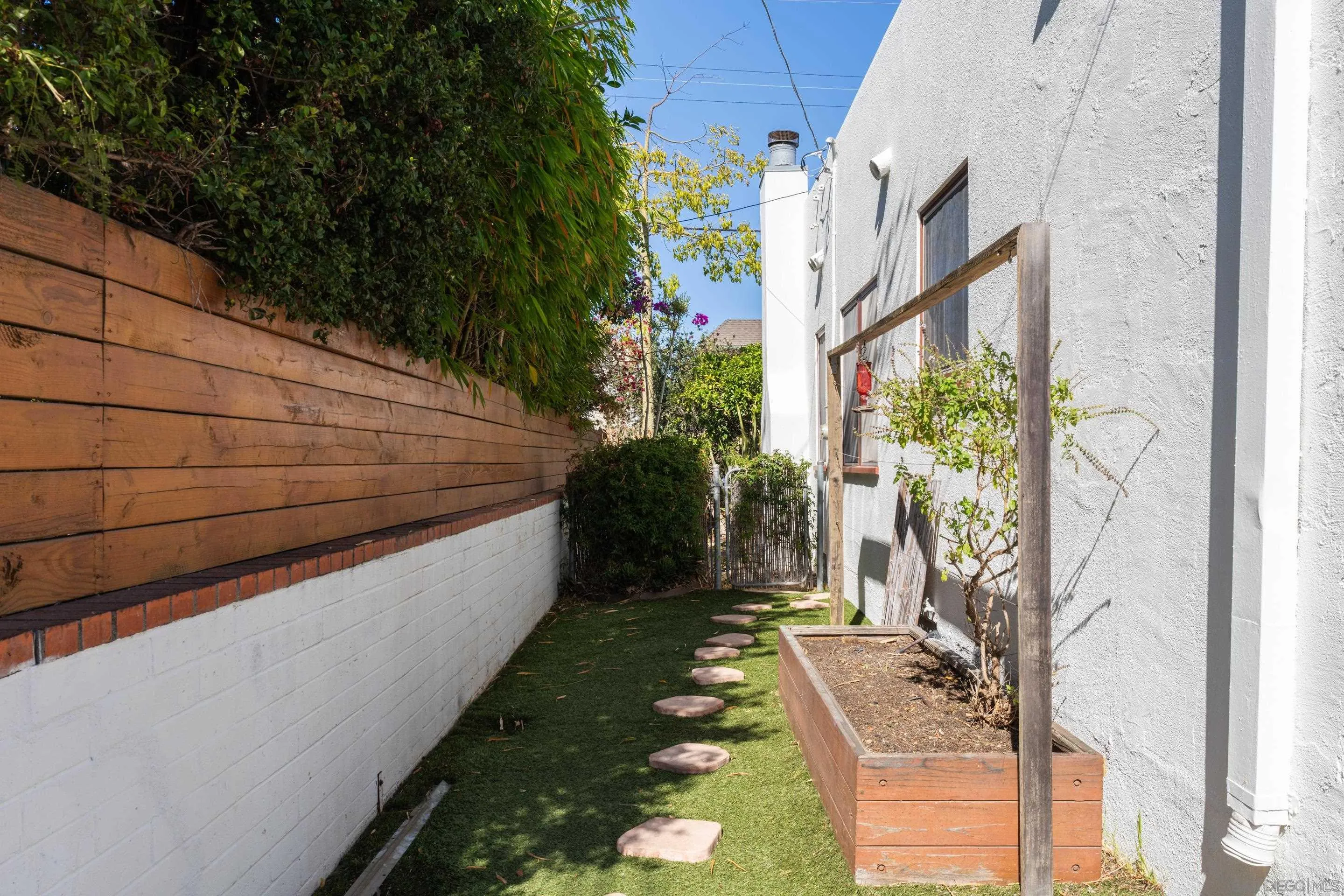 https://cdn.realtyfeed.com/cdn/127/250042583/d2aac332c18a1a7245dfadb47f80b6d8.webp