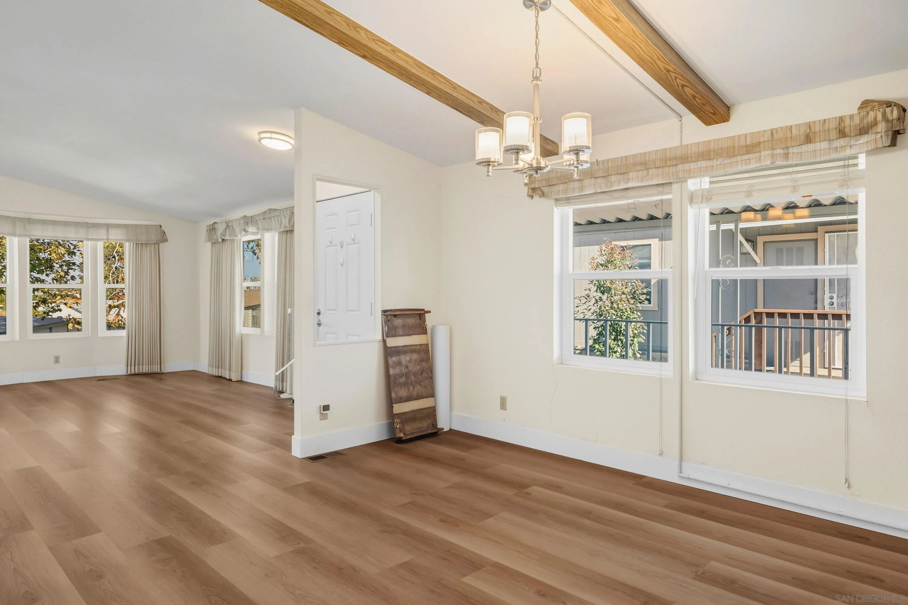 https://cdn.realtyfeed.com/cdn/127/250042584/c83cdda51190aaaaee9c4b15cfa83b01.webp