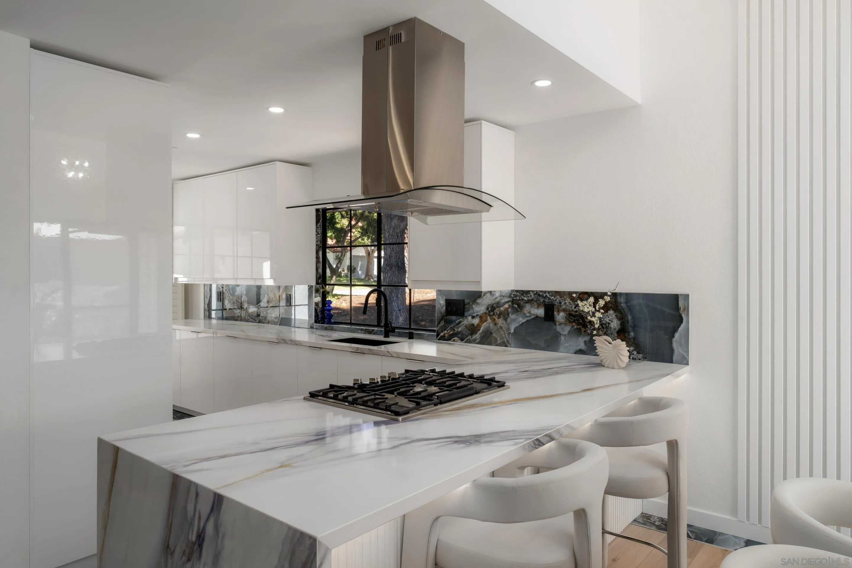 https://cdn.realtyfeed.com/cdn/127/250042589/44ef41189203d32288851566bc011bf6.webp