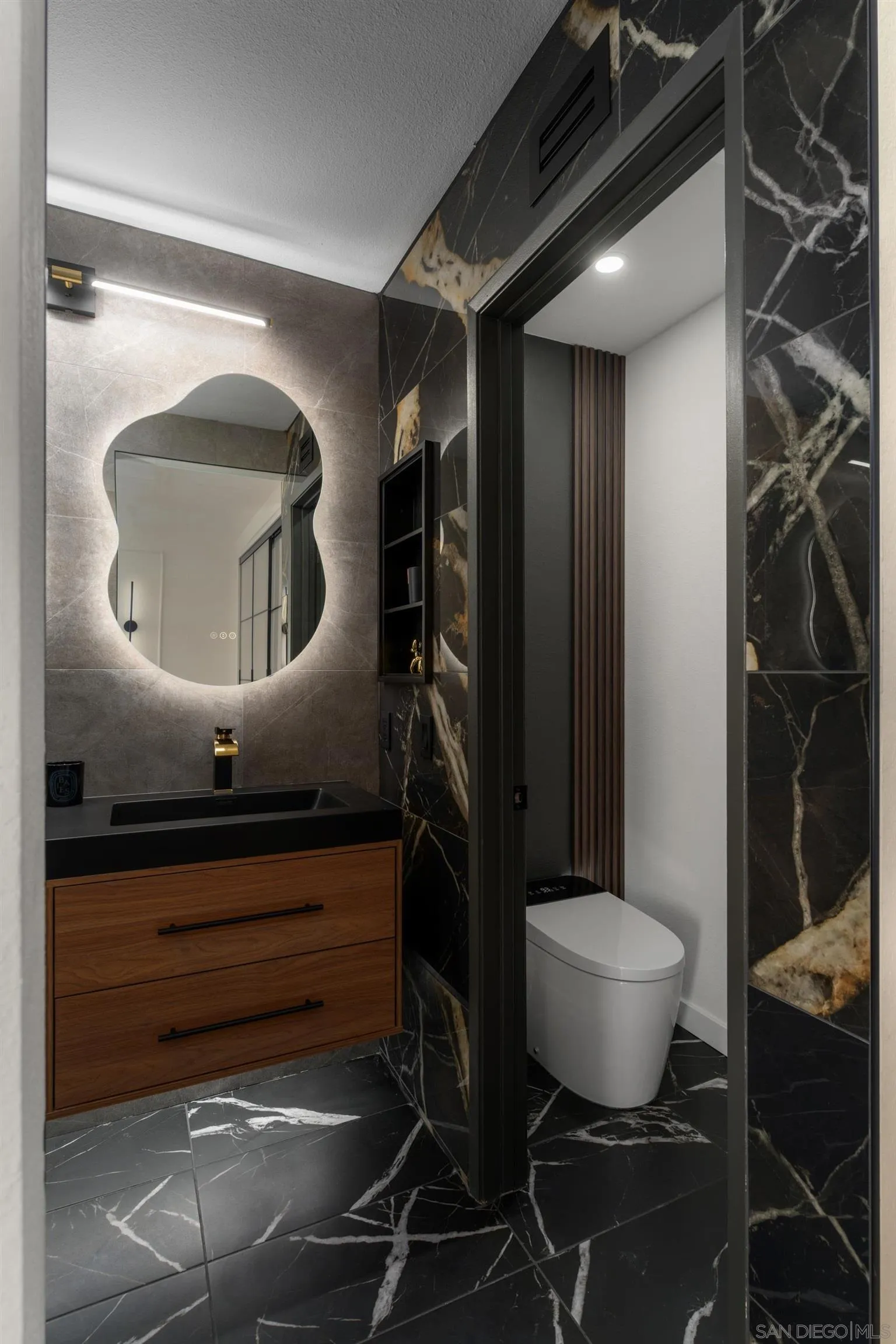 https://cdn.realtyfeed.com/cdn/127/250042589/6522797ecd8c0f90fcf464fdb38eaac5.webp