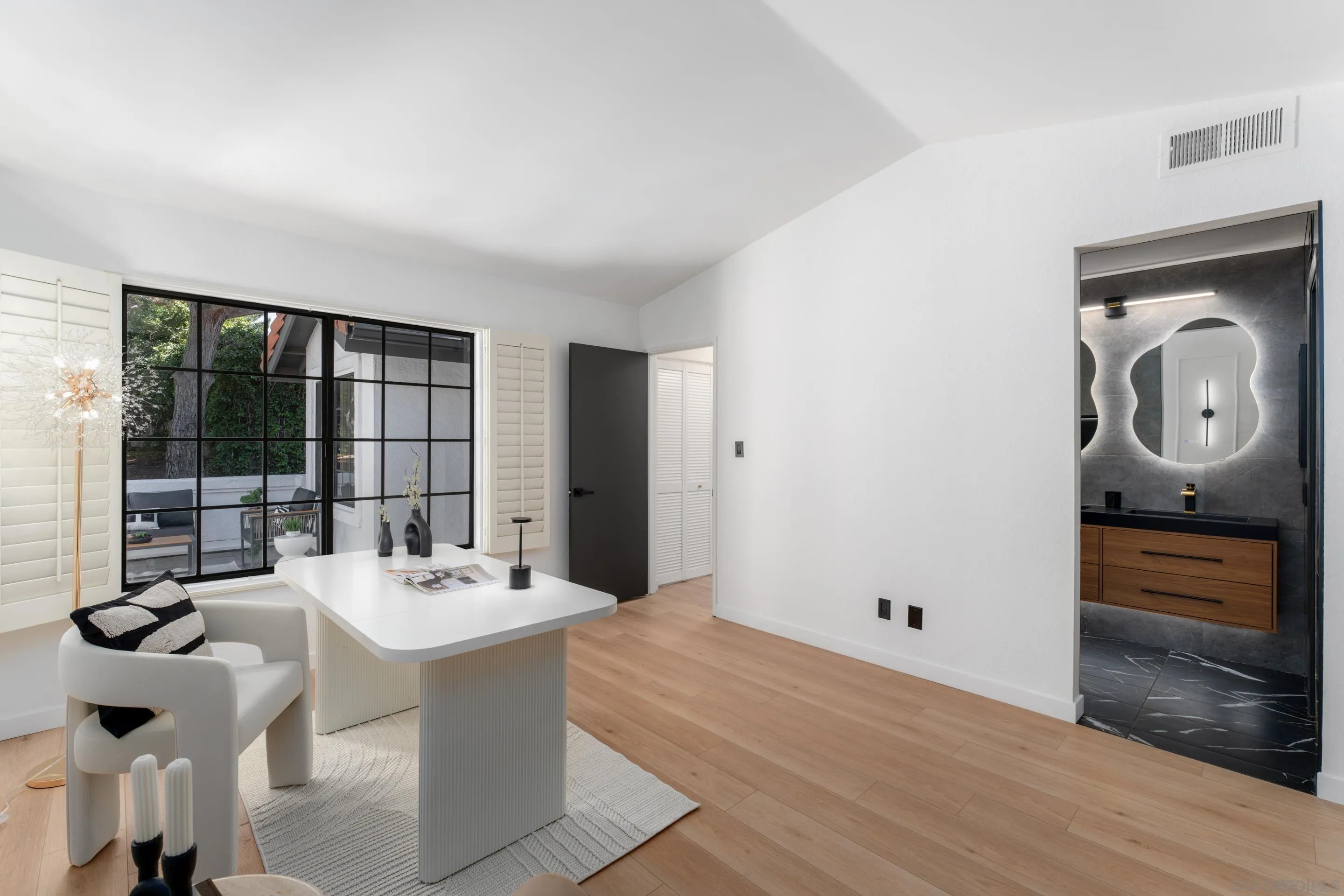 https://cdn.realtyfeed.com/cdn/127/250042589/8a5722717f0f9ce517e1821e5d425fa7.webp