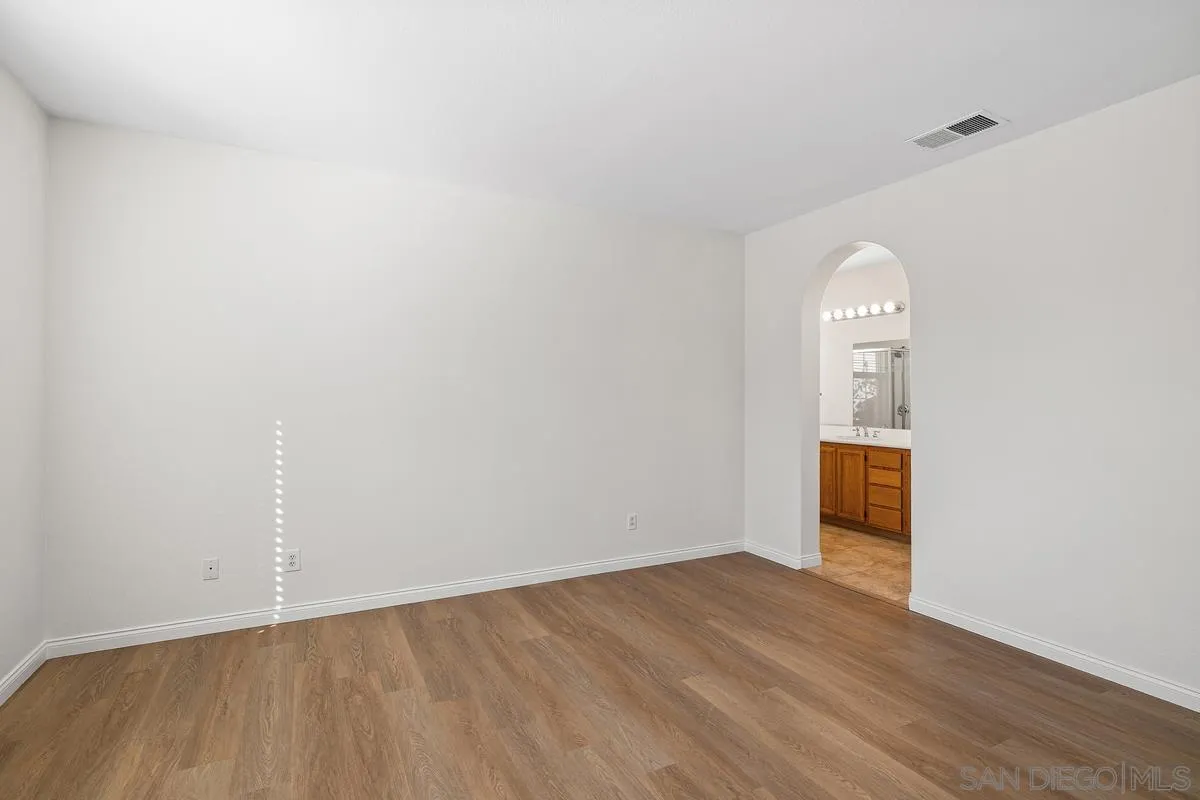 https://cdn.realtyfeed.com/cdn/127/250042590/83dc3832f0043935cfab77e12019c49f.webp