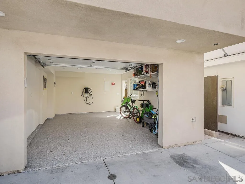 https://cdn.realtyfeed.com/cdn/127/250042591/2418cb9ea2bcf44a274d66749985a678.webp