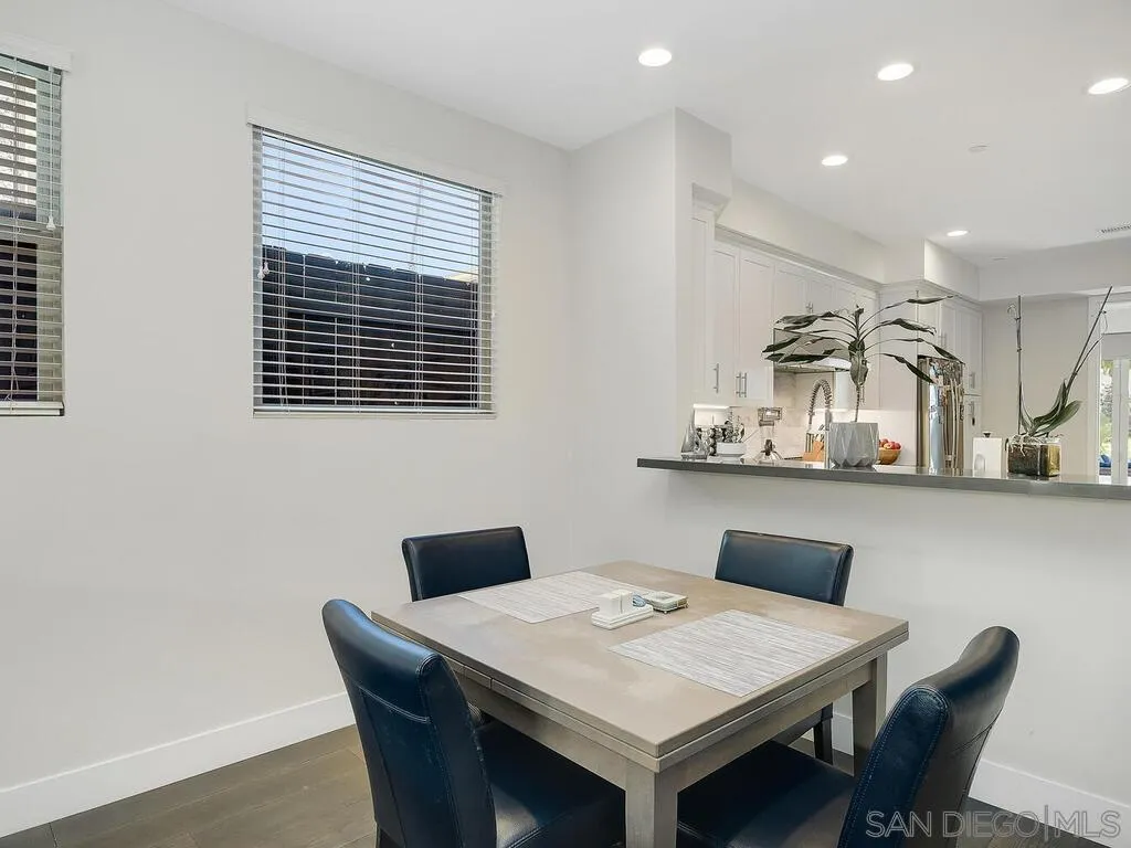 https://cdn.realtyfeed.com/cdn/127/250042591/7bbd02d84d38cc41508997730ee8c7dd.webp