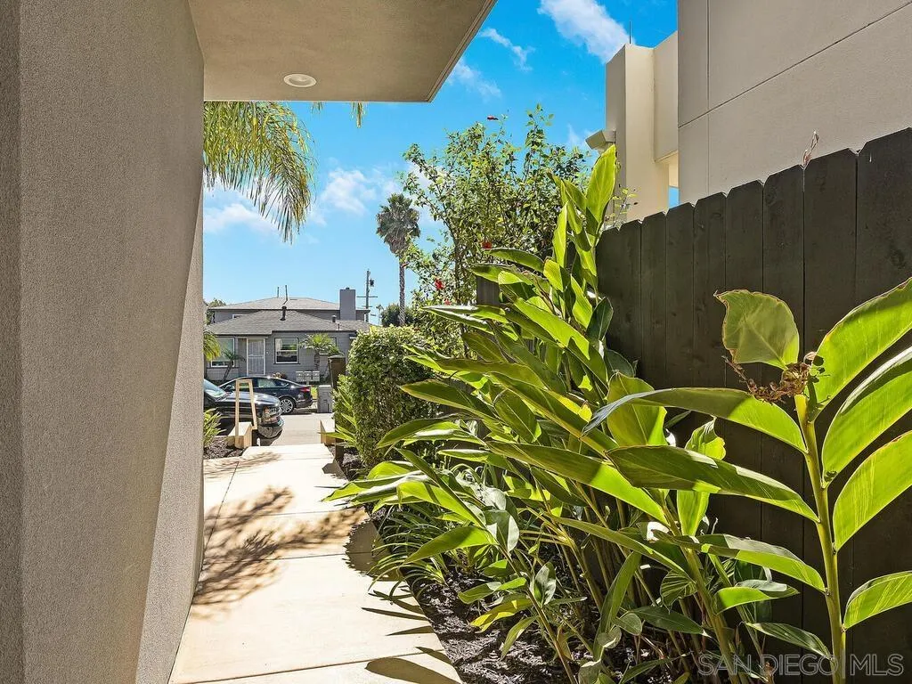 https://cdn.realtyfeed.com/cdn/127/250042591/90f5719f8c850b433a1bf85e08df937f.webp