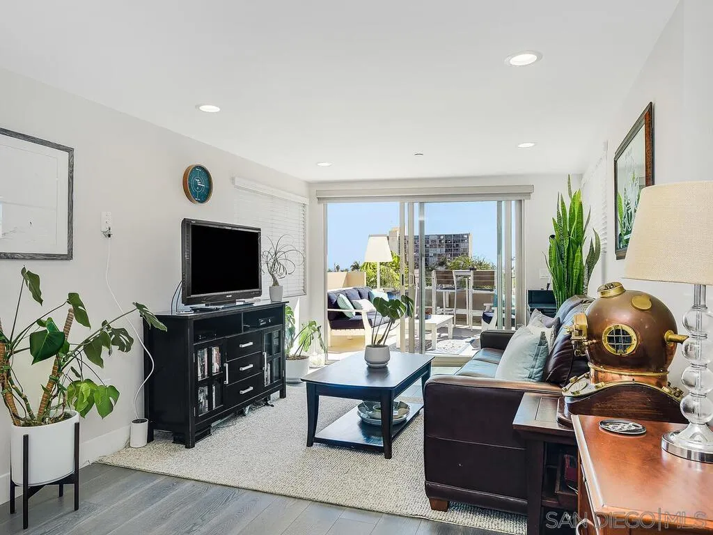 https://cdn.realtyfeed.com/cdn/127/250042591/cedf54d3233305c4c39964e3264521dc.webp