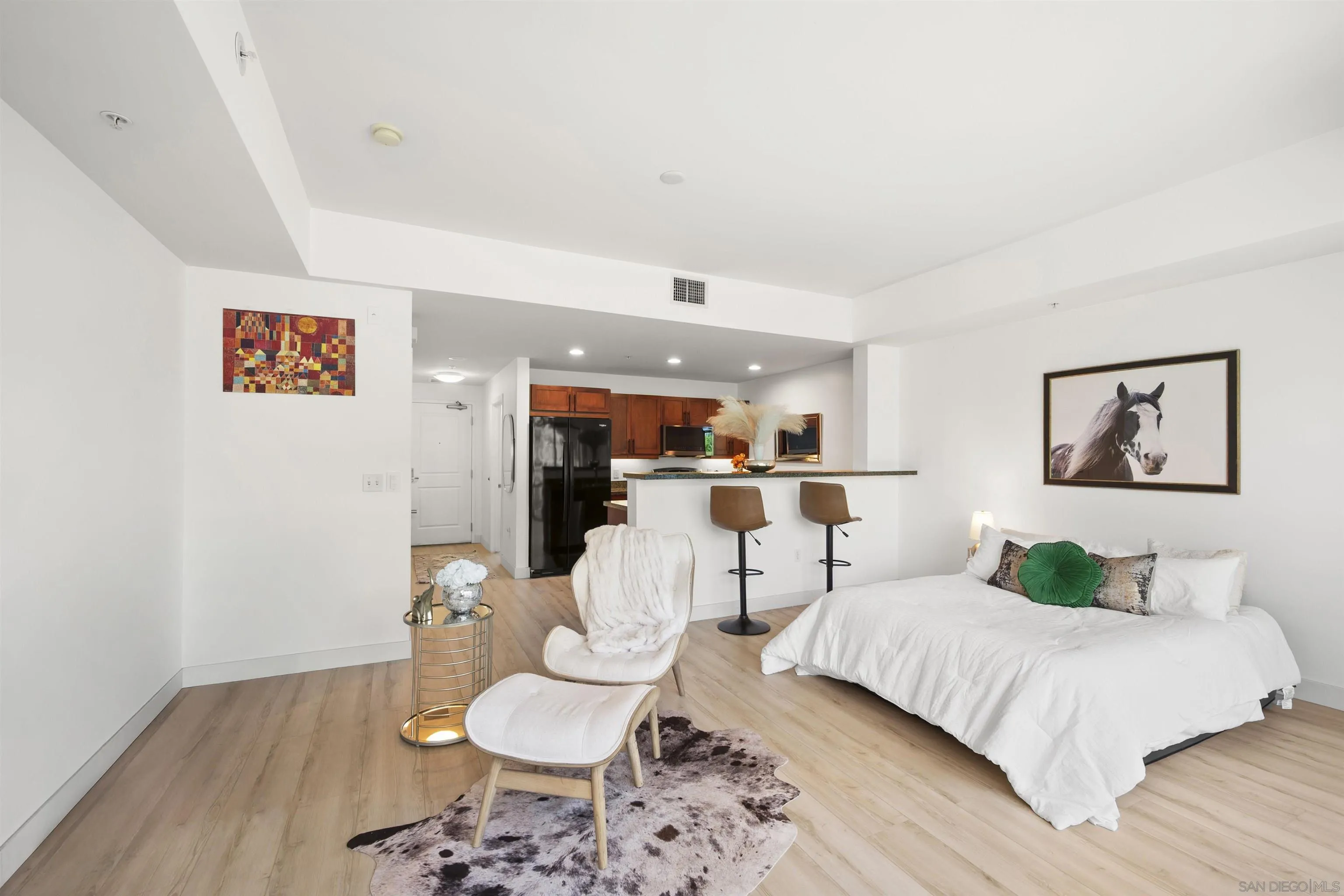 https://cdn.realtyfeed.com/cdn/127/250042595/33b53d508cf81411c74a459639dfa228.webp