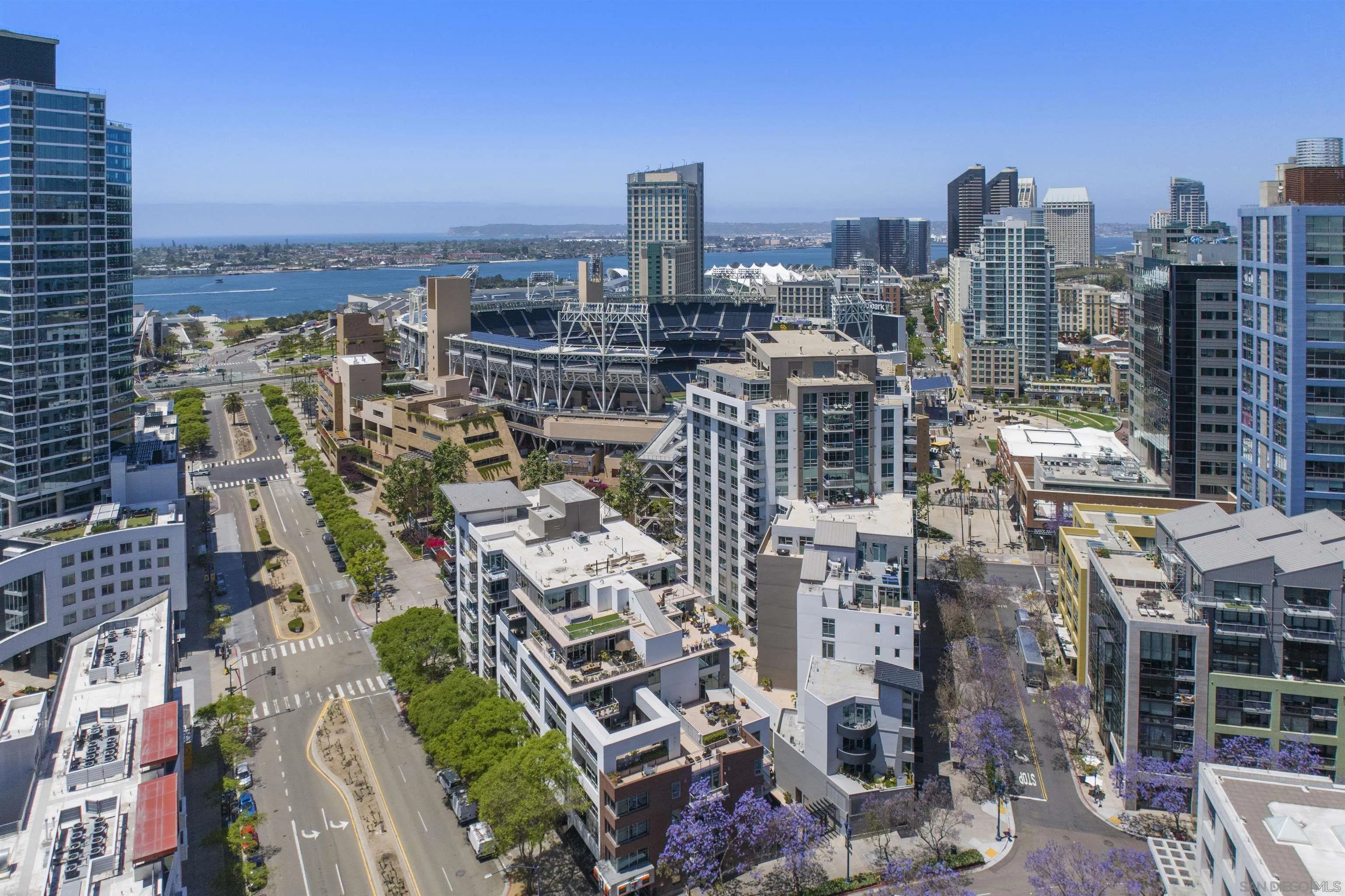https://cdn.realtyfeed.com/cdn/127/250042595/3f2556ab2f6540a7a798b65983423b7b.webp