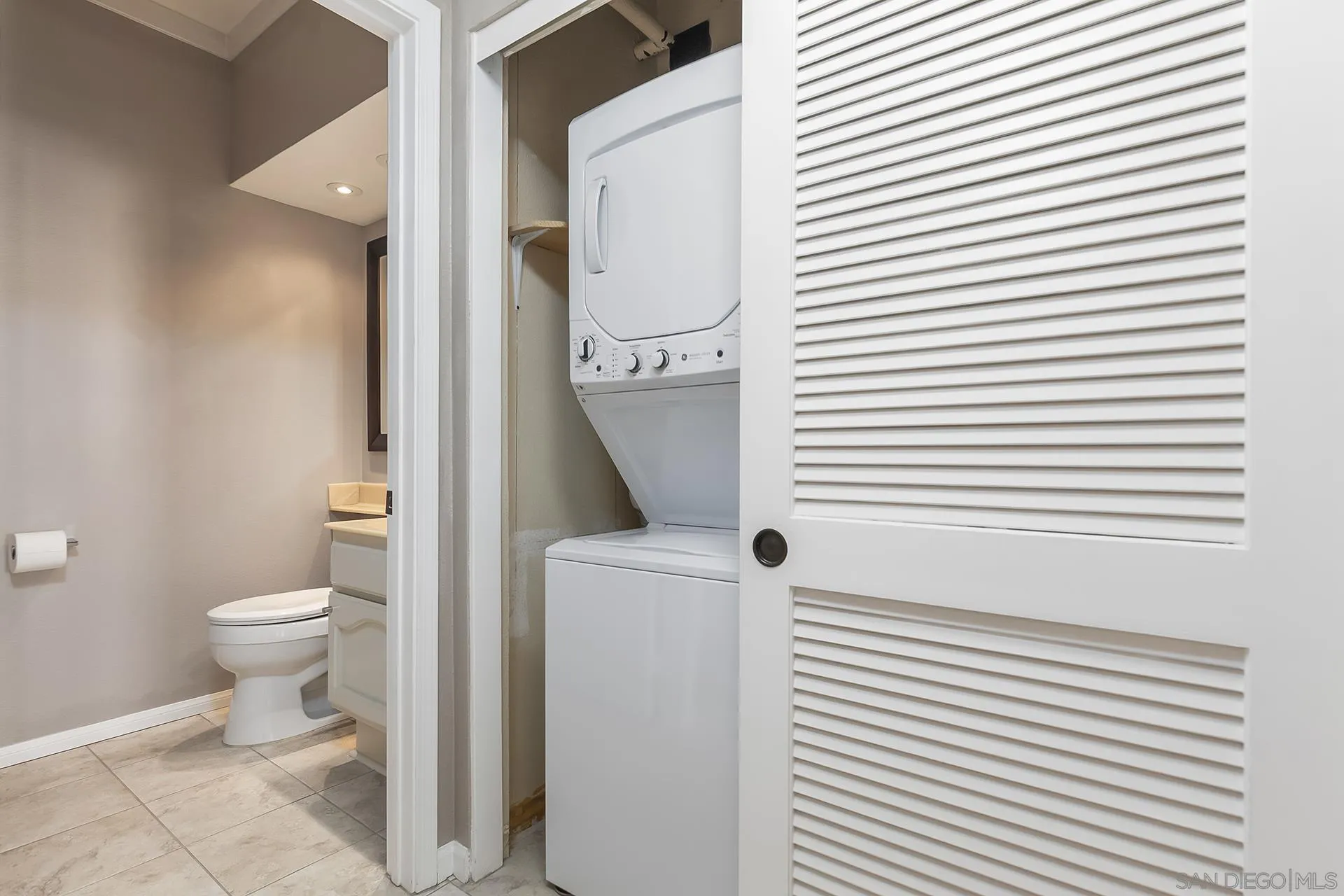 https://cdn.realtyfeed.com/cdn/127/250042598/dc53f1c3e1fd5f64a7a0637fdd3f5efa.webp