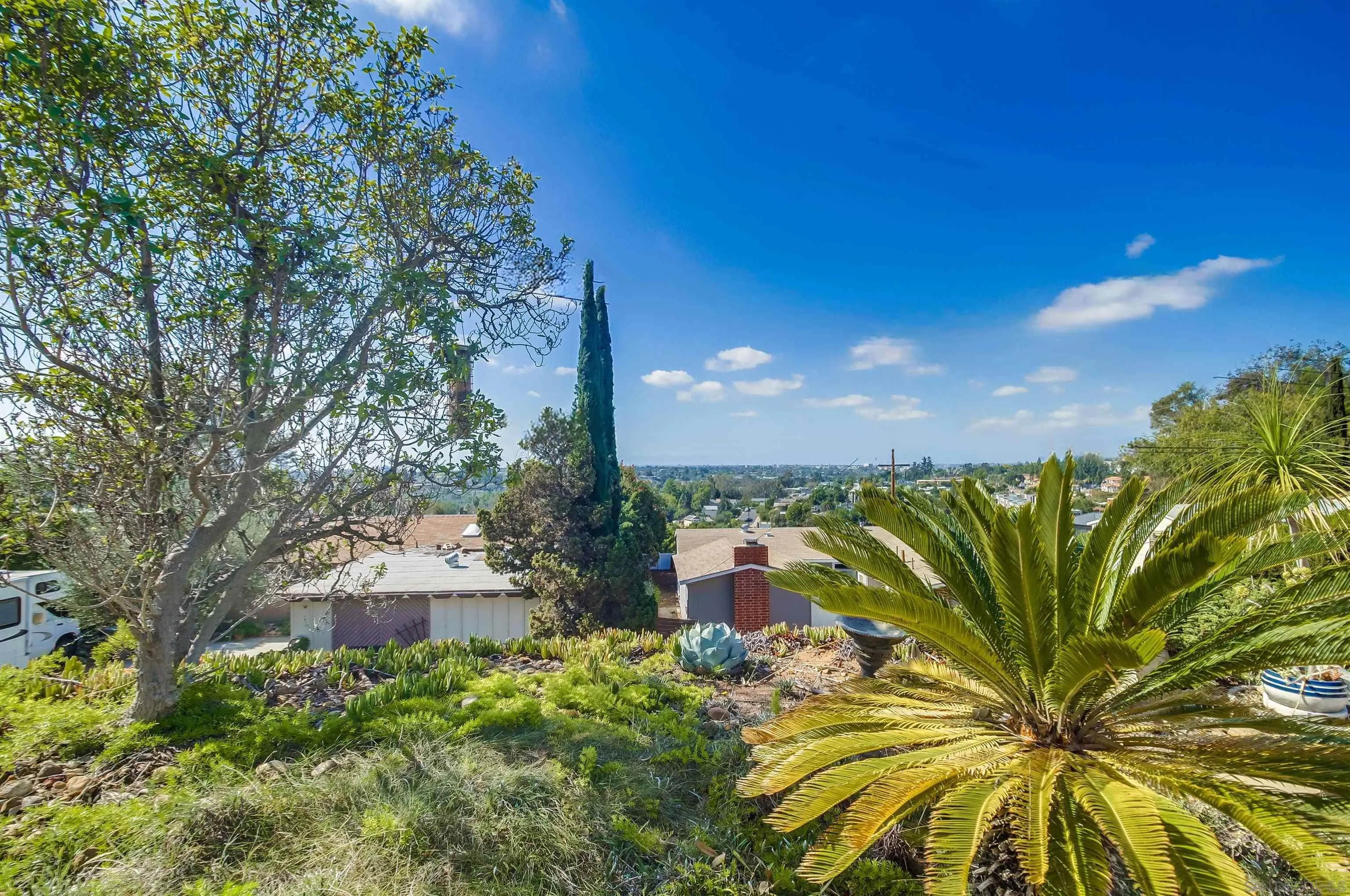 https://cdn.realtyfeed.com/cdn/127/250042600/429b2df8c1cc7c2bb89eaf1ce52085d8.webp