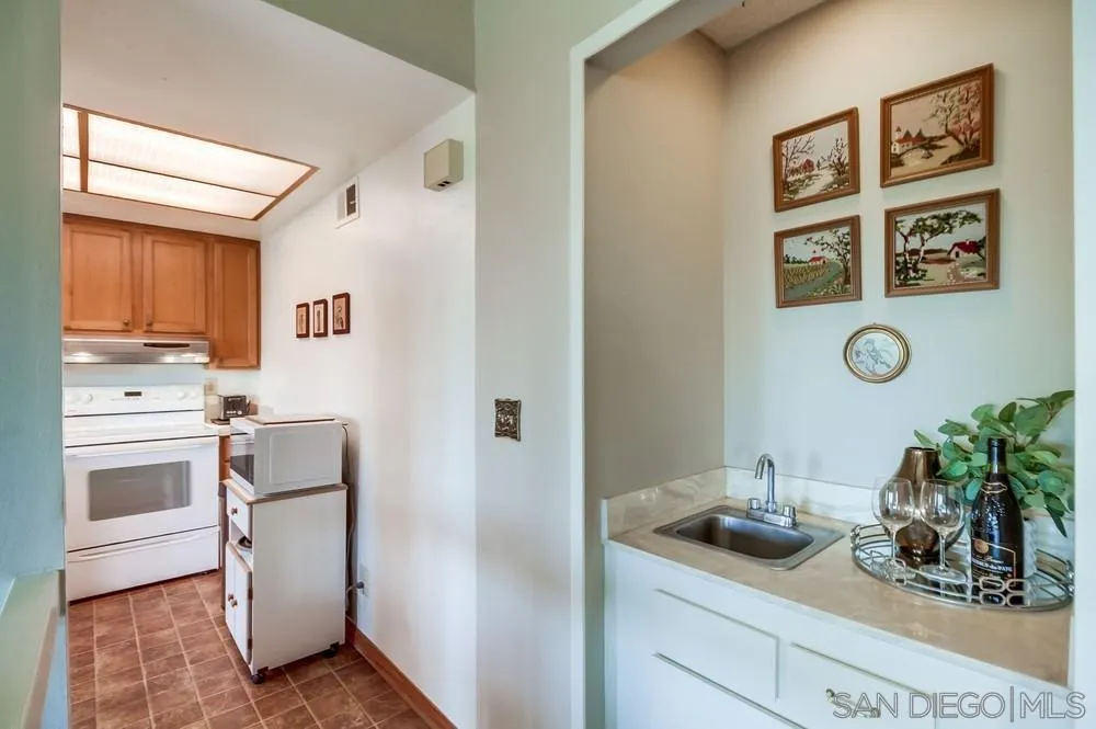https://cdn.realtyfeed.com/cdn/127/250042600/6c426bdbe025643a48dd81fbb88f6a2d.webp