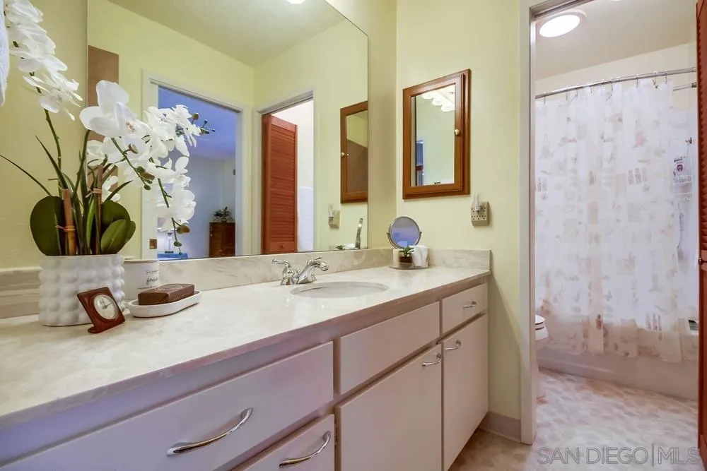https://cdn.realtyfeed.com/cdn/127/250042600/71215638d3f4e363ef4fd61d38b777c1.webp
