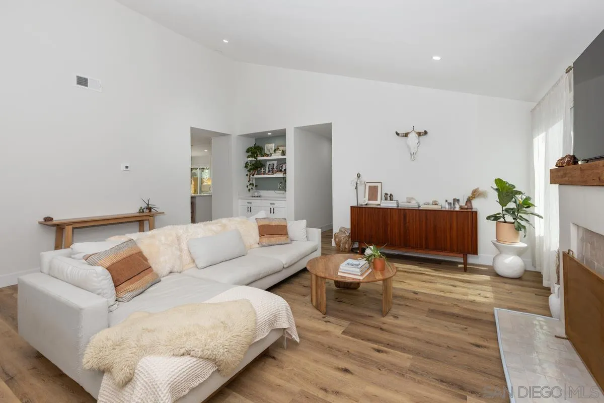 https://cdn.realtyfeed.com/cdn/127/250042603/f0c3cd6e59d0b2e9c834c8804d6d5cef.webp