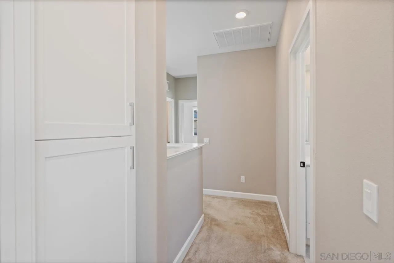 https://cdn.realtyfeed.com/cdn/127/250042612/989fbdd8633aec8ff7124d3d50eb4db2.webp
