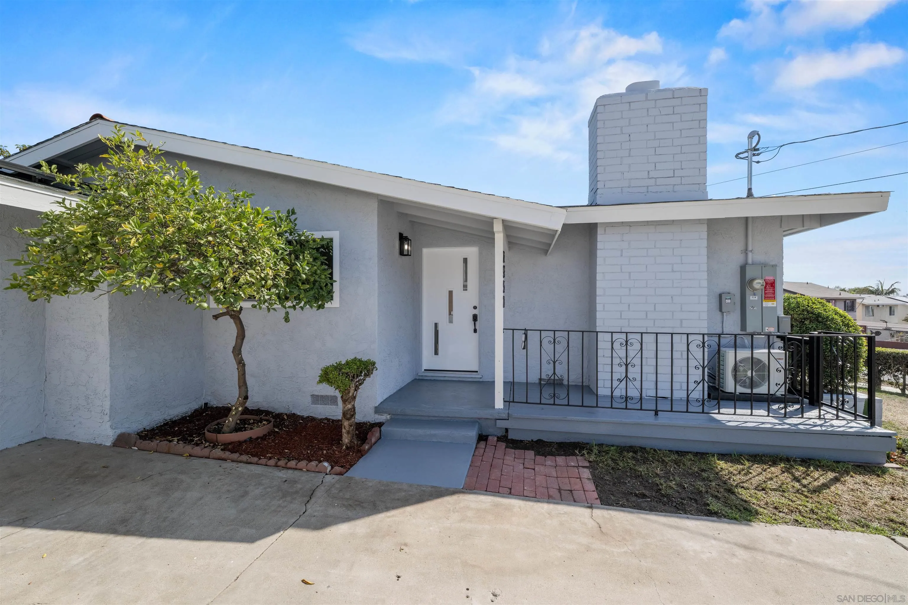https://cdn.realtyfeed.com/cdn/127/250042615/dbb75cccdda360ab36743a9f16418c88.webp