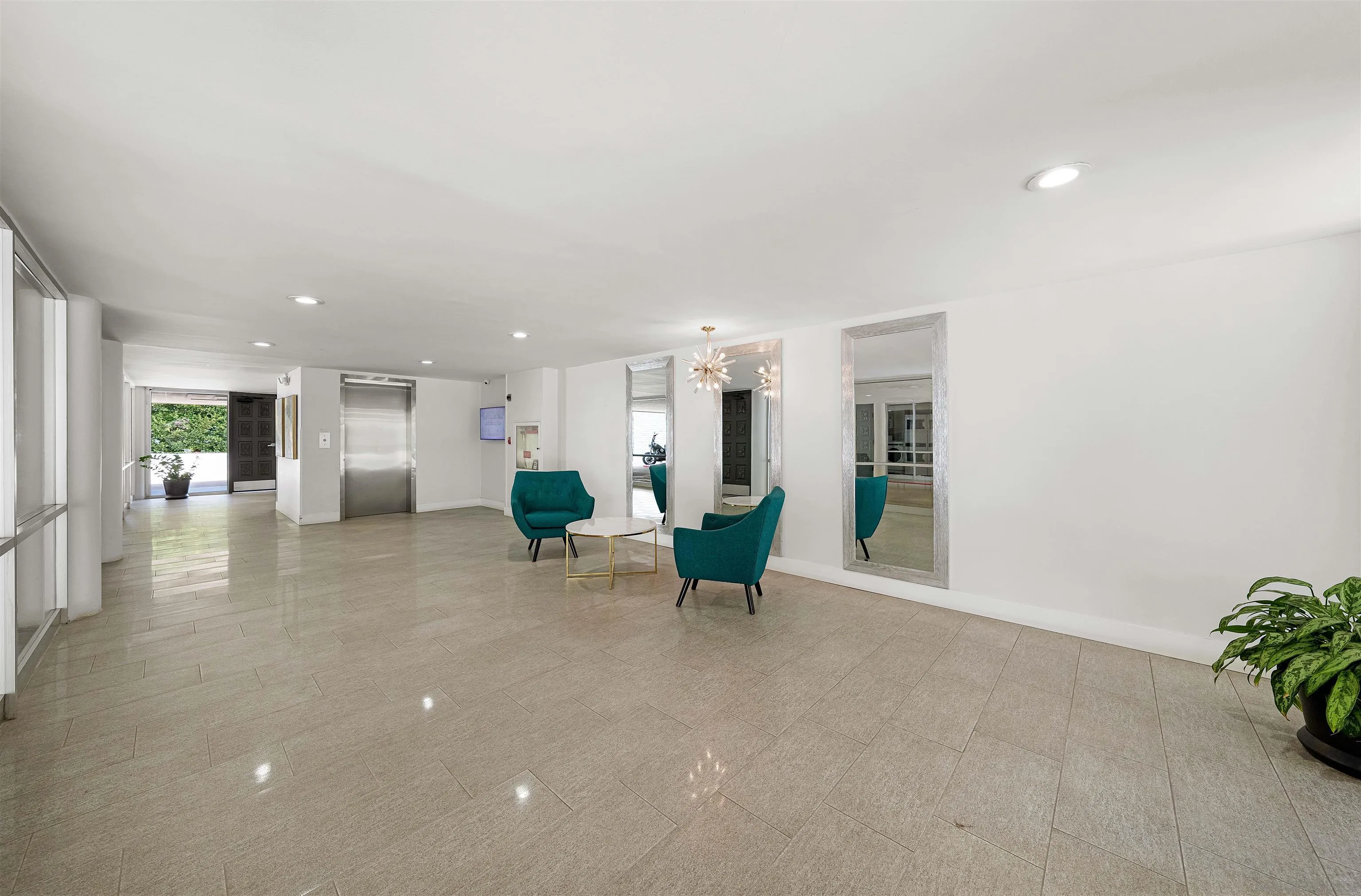 https://cdn.realtyfeed.com/cdn/127/250042617/50aa7bf592b2cb1de6cfc6e2c3bcae35.webp