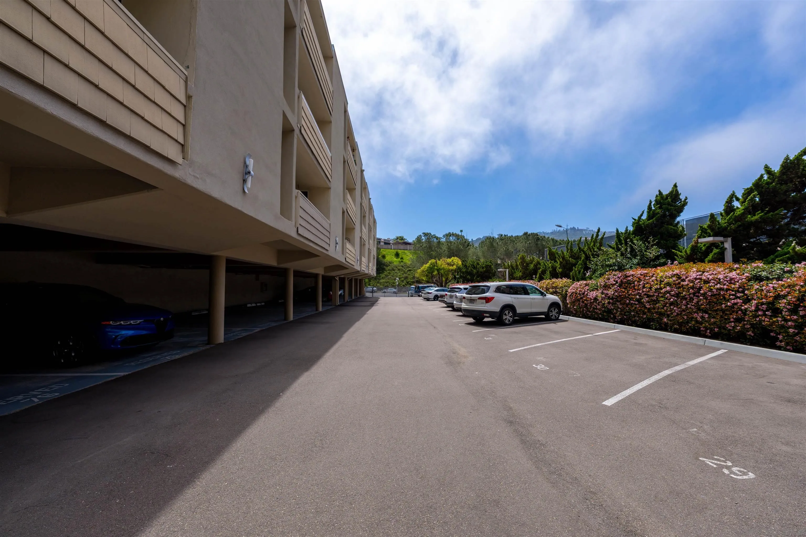 https://cdn.realtyfeed.com/cdn/127/250042617/a4118f21e109761885d49a3aed6c9c1e.webp