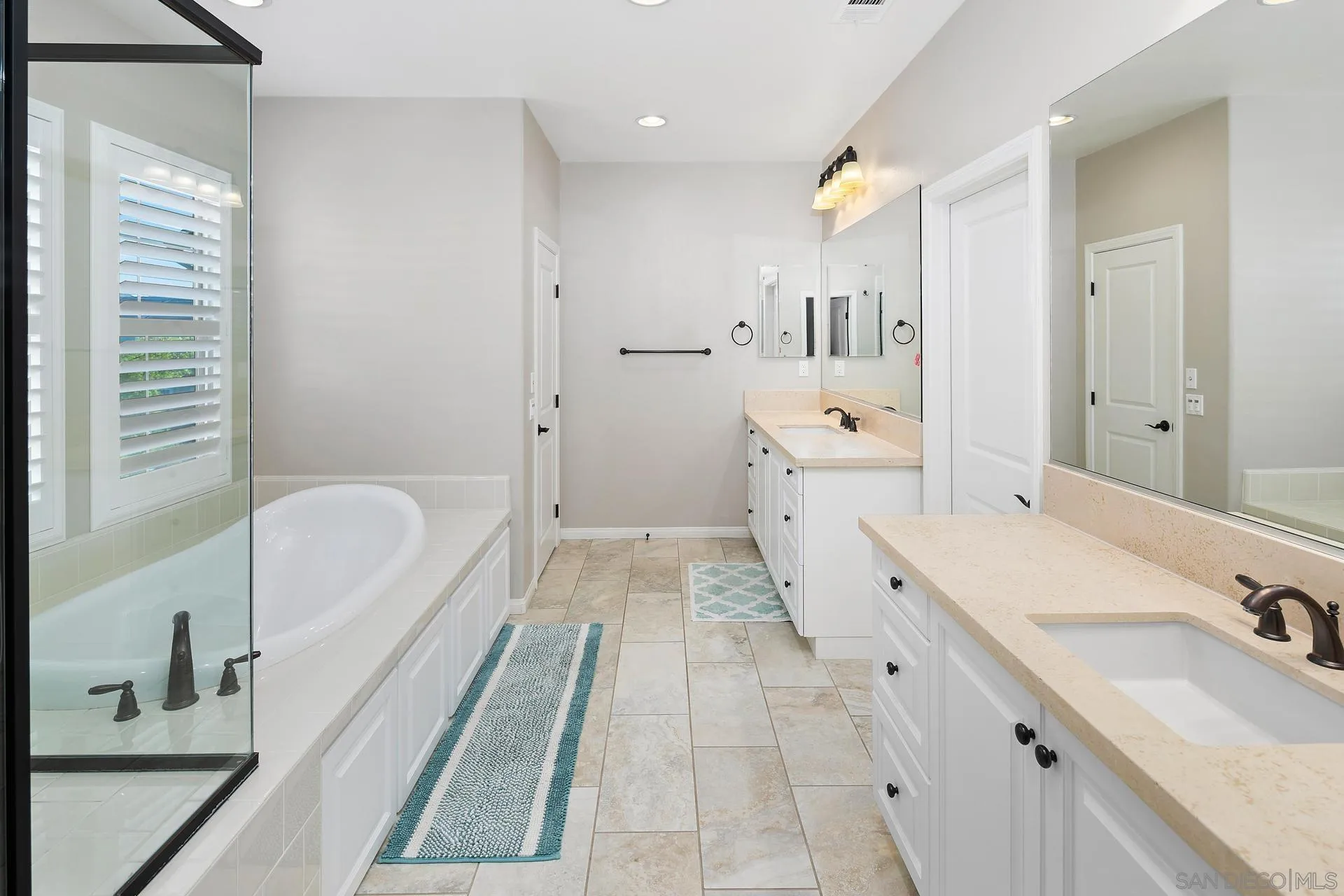 https://cdn.realtyfeed.com/cdn/127/250042618/21e5421b1d1d736e3acaa30071c5233e.webp