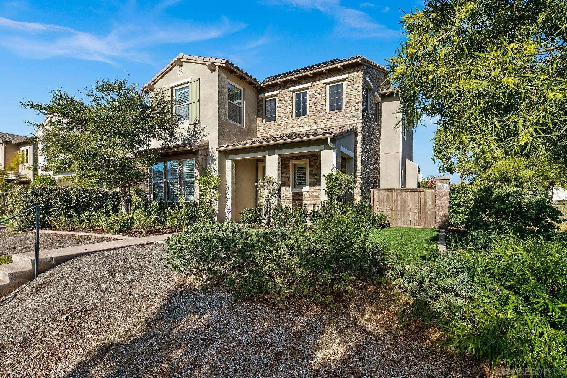 https://cdn.realtyfeed.com/cdn/127/250042618/3a8d2824f638c57915f76754437971dd.webp