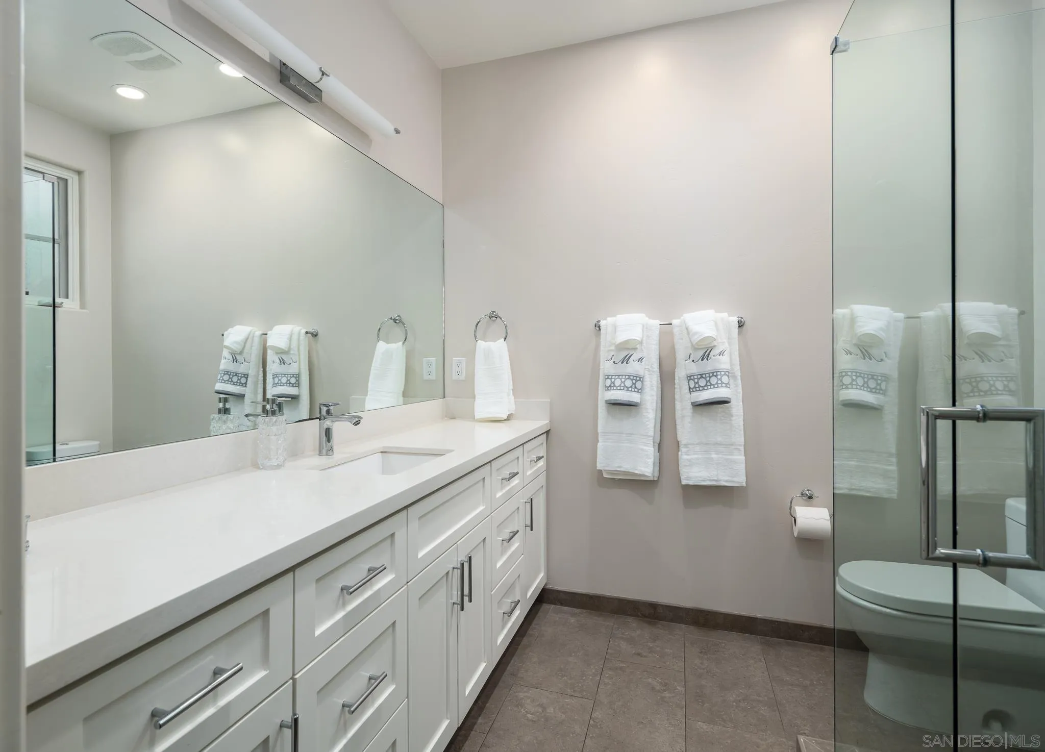 https://cdn.realtyfeed.com/cdn/127/250042621/bdb78a1df9c9d6627a865f2657aeaa7a.webp