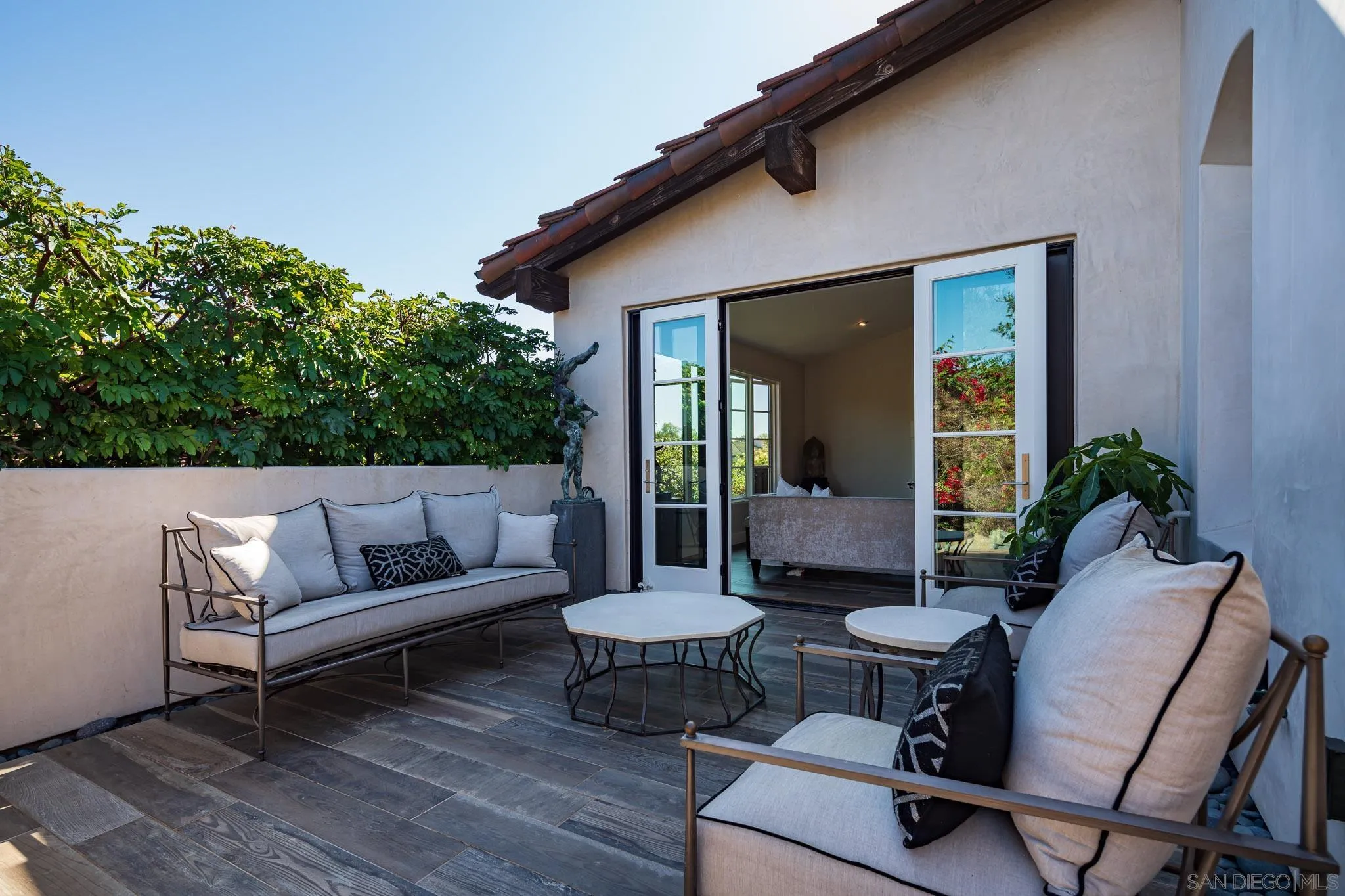 https://cdn.realtyfeed.com/cdn/127/250042621/f6e744e23770c11c2b85e18cd66c2de2.webp