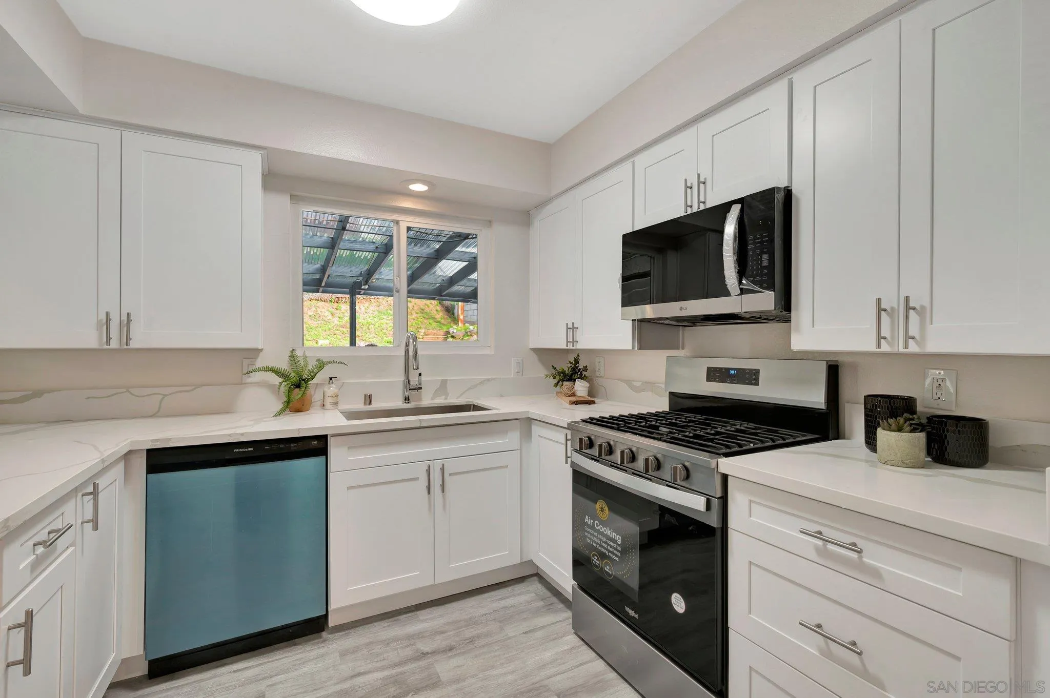 https://cdn.realtyfeed.com/cdn/127/250042624/609615144858e6c57017293cdc77fea7.webp