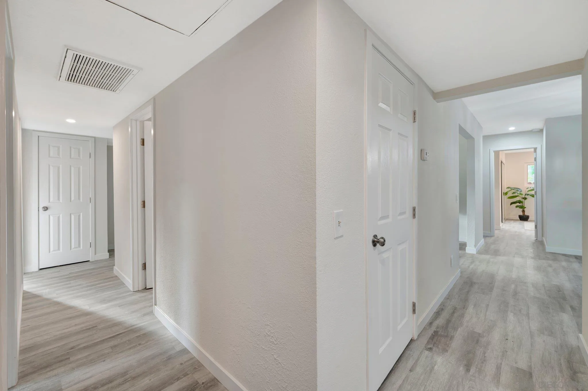 https://cdn.realtyfeed.com/cdn/127/250042624/92a28e119d2583e74552d73a3e38c4dd.webp