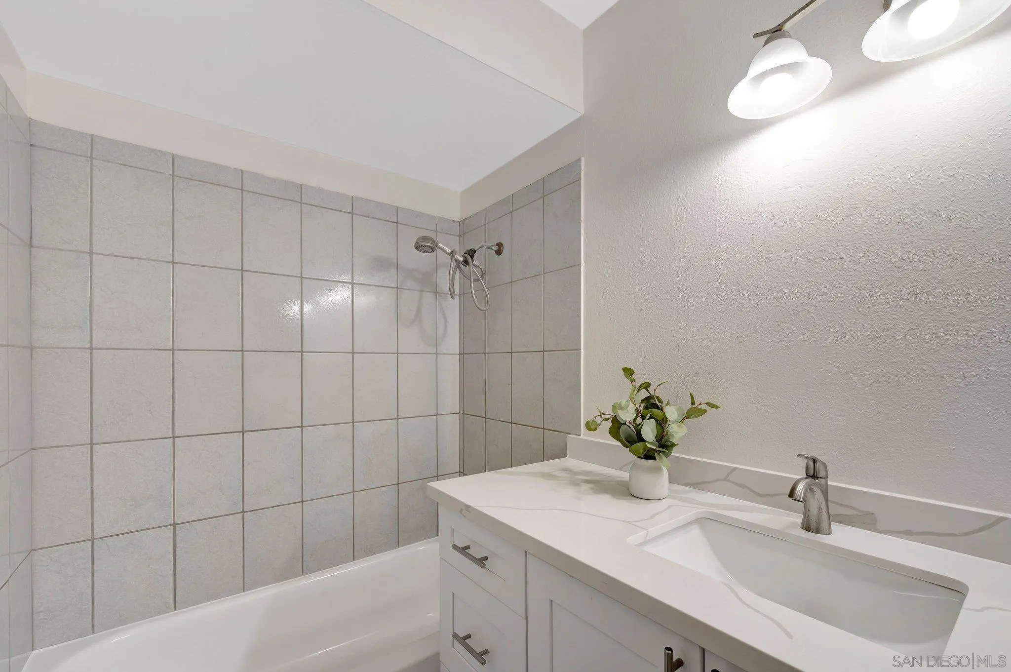 https://cdn.realtyfeed.com/cdn/127/250042624/f3d15adb0698a6bd186f793a12230082.webp