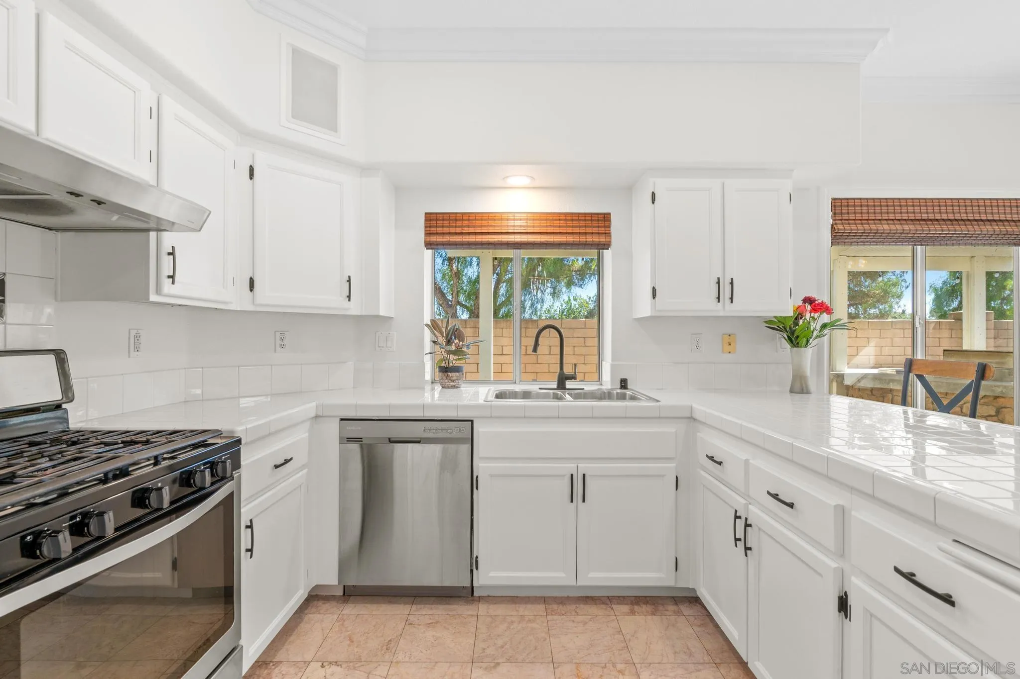 https://cdn.realtyfeed.com/cdn/127/250042645/a24fa15545484460ec6c7f65b7e90a3a.webp