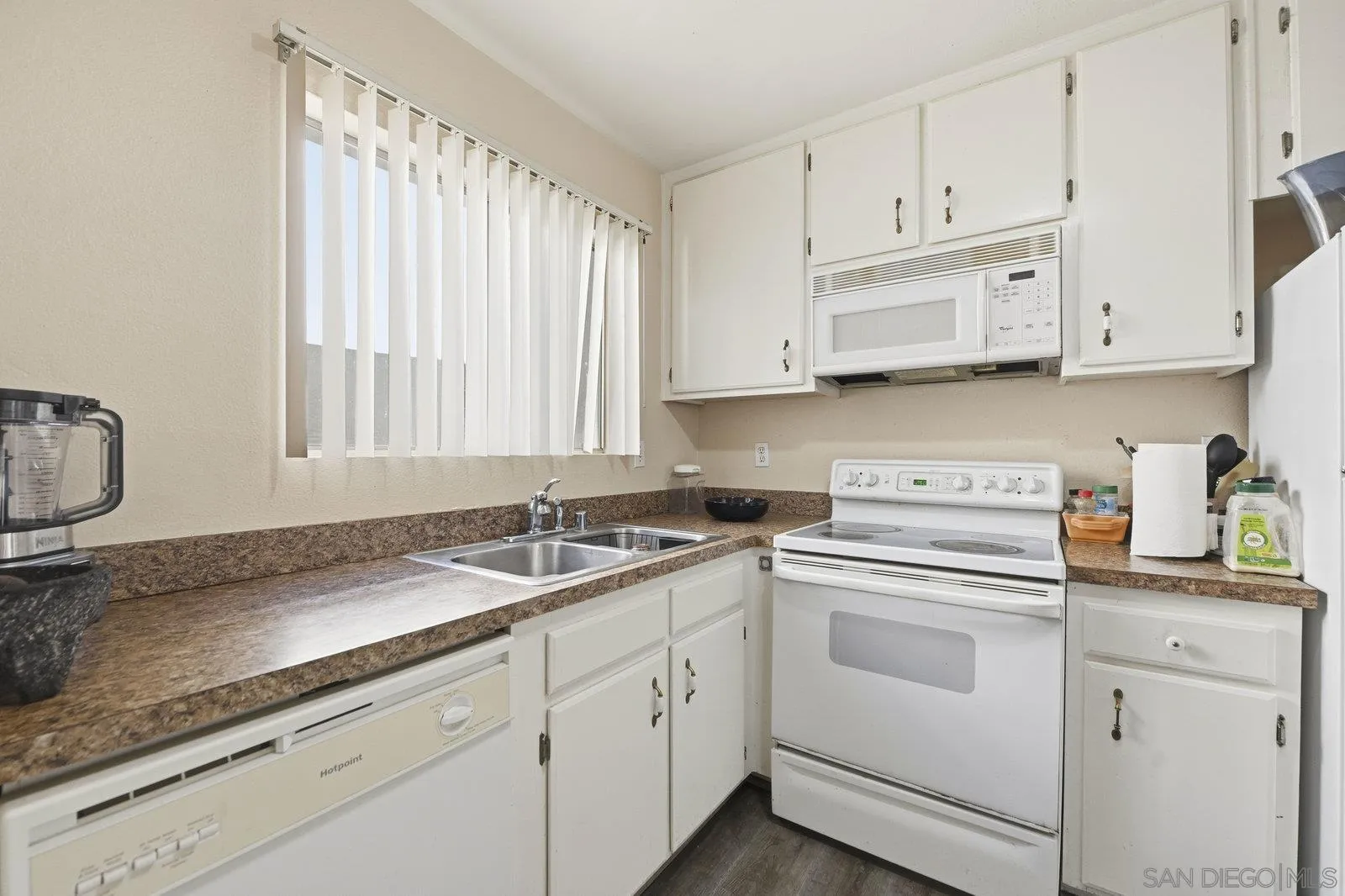 https://cdn.realtyfeed.com/cdn/127/250042646/c6ca0ce71b830601ab08accb34920da1.webp