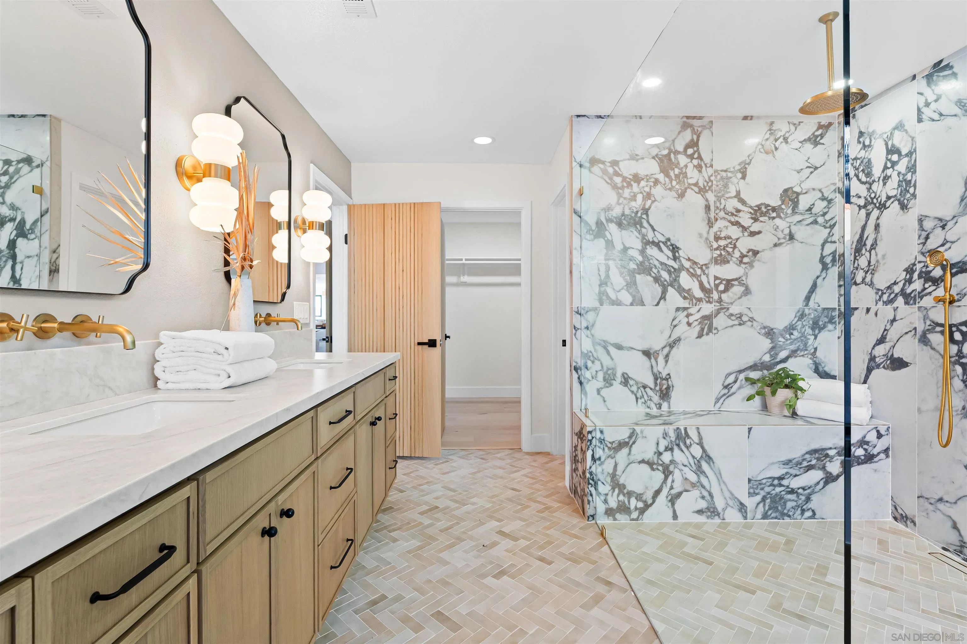 https://cdn.realtyfeed.com/cdn/127/250042647/4f45e37d78e4eb26d966d84d7770fe1b.webp