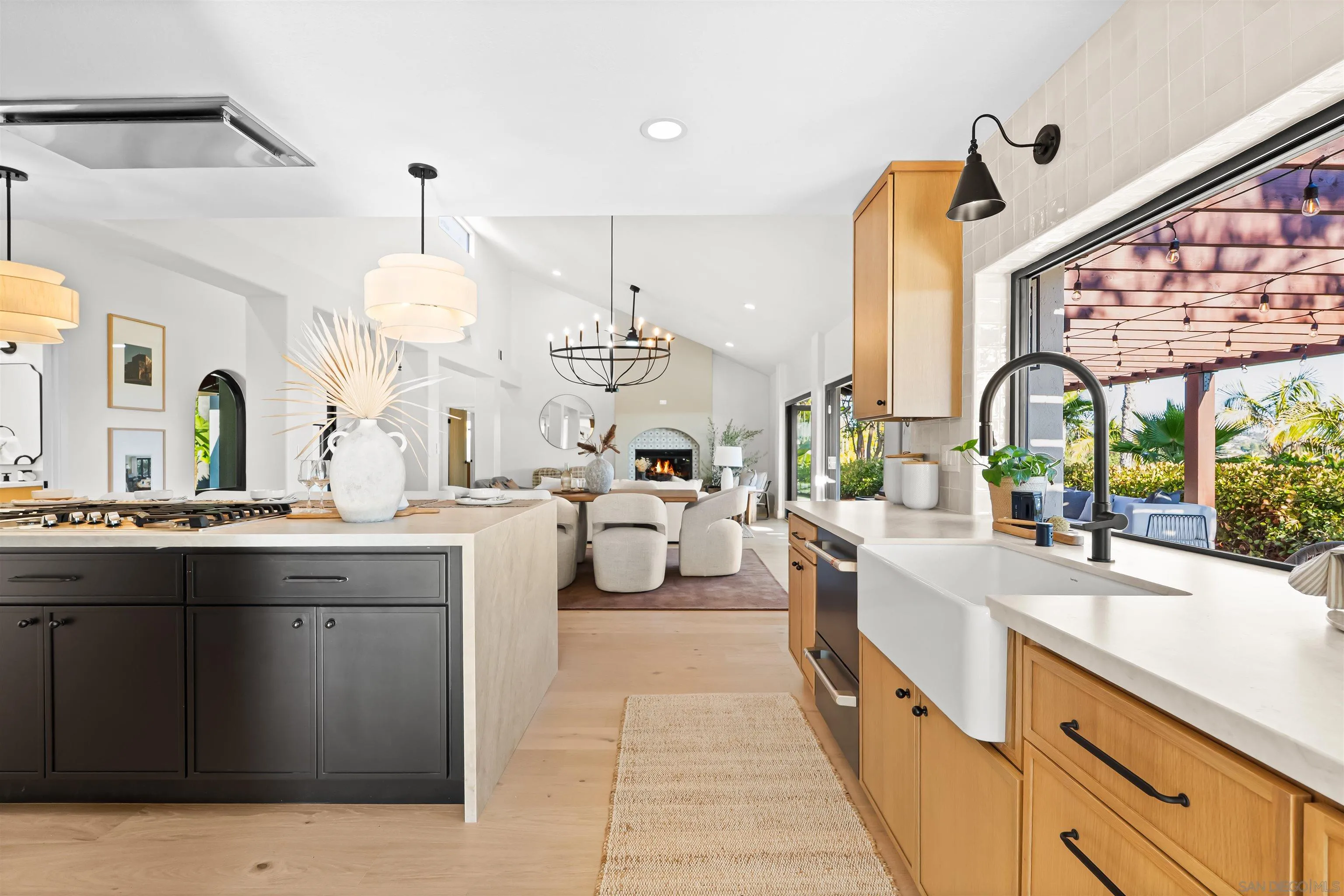 https://cdn.realtyfeed.com/cdn/127/250042647/c537df767f3fb86d880752953fb919bd.webp