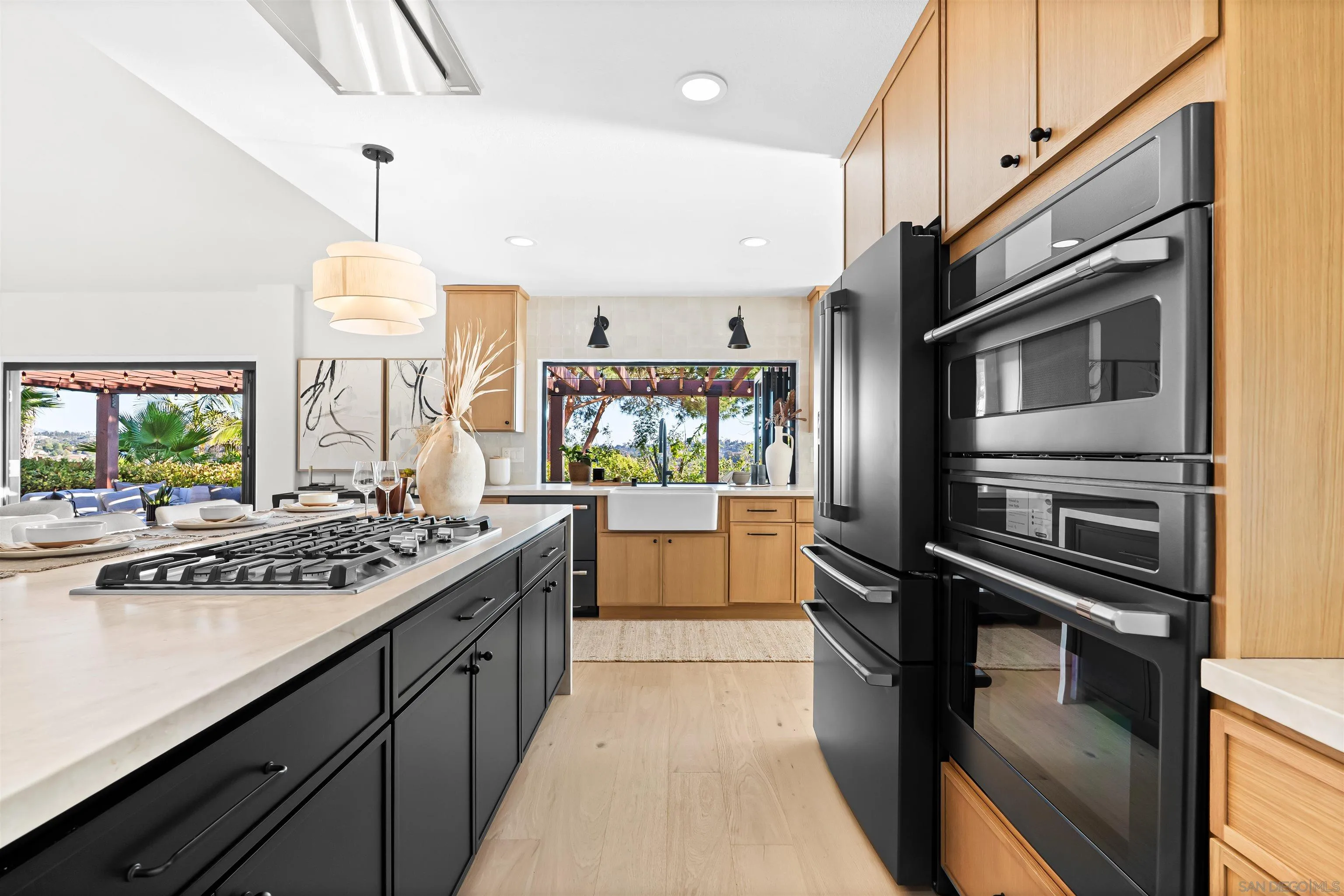 https://cdn.realtyfeed.com/cdn/127/250042647/d8eaf71a271b42da073b19f78d9aa323.webp