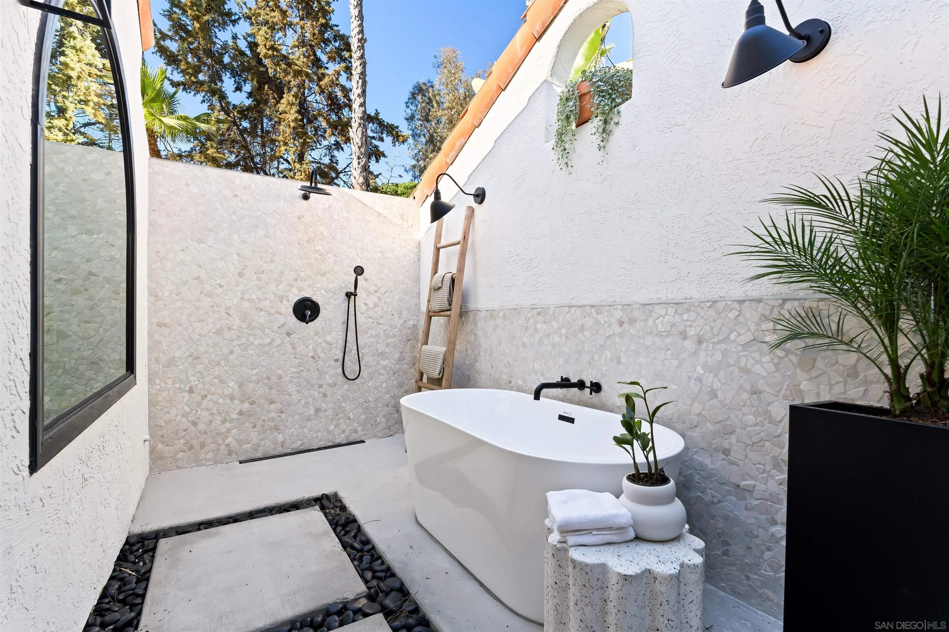 https://cdn.realtyfeed.com/cdn/127/250042647/dc7dd7d296a2ff3314237081f8bc7fb0.webp