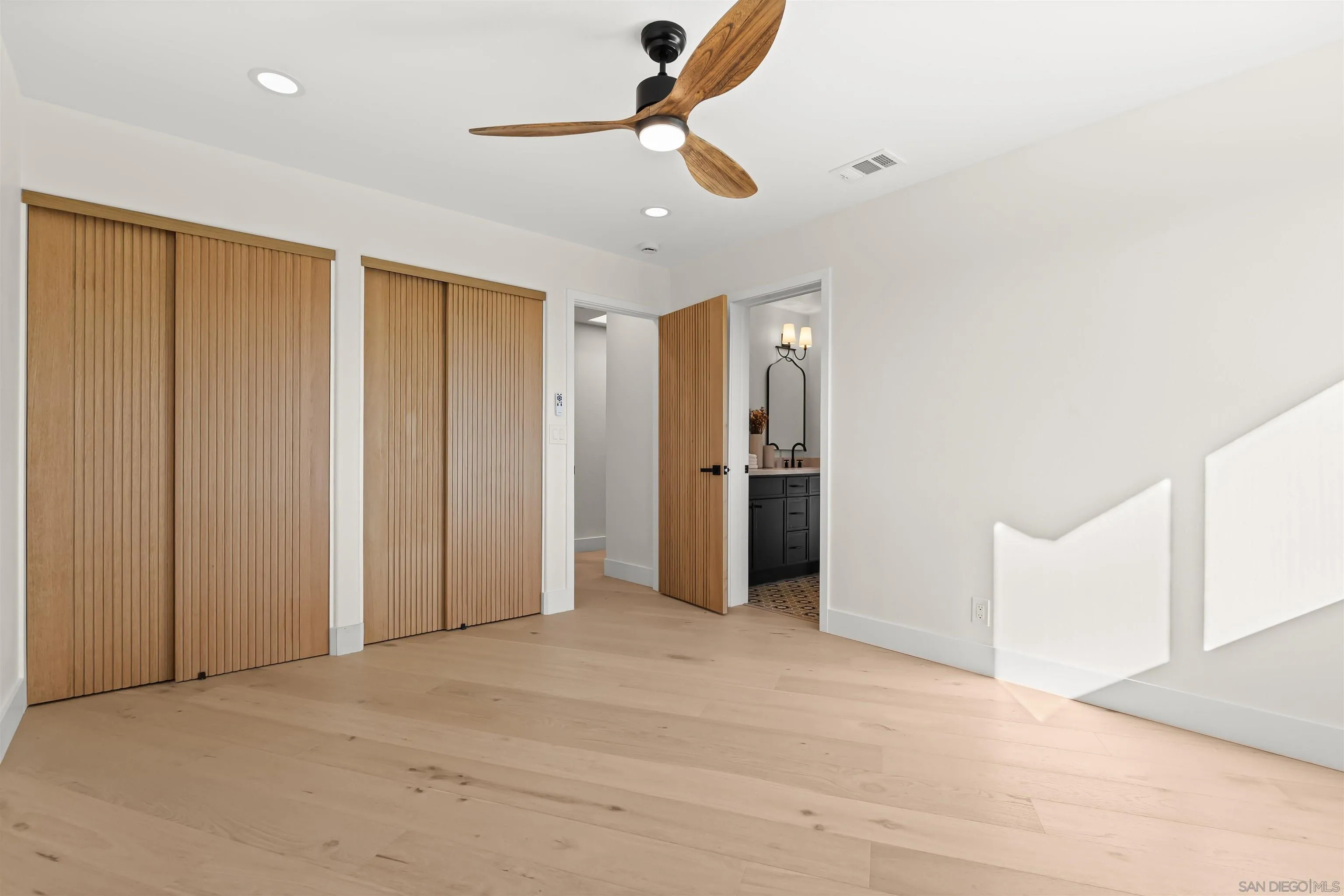 https://cdn.realtyfeed.com/cdn/127/250042647/e2a0221395cc27efe700758823f6cfff.webp