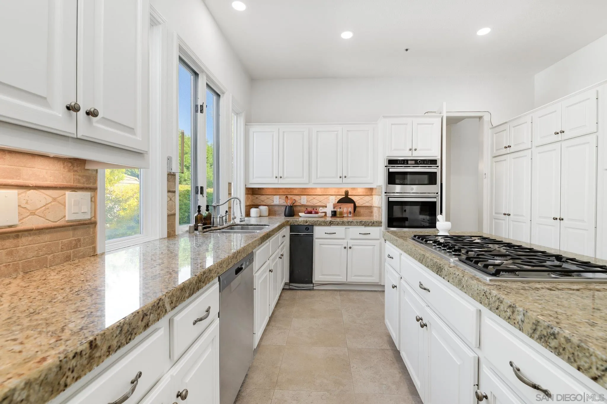 https://cdn.realtyfeed.com/cdn/127/250042653/5f5b3295b61943cc436d0910c98be313.webp
