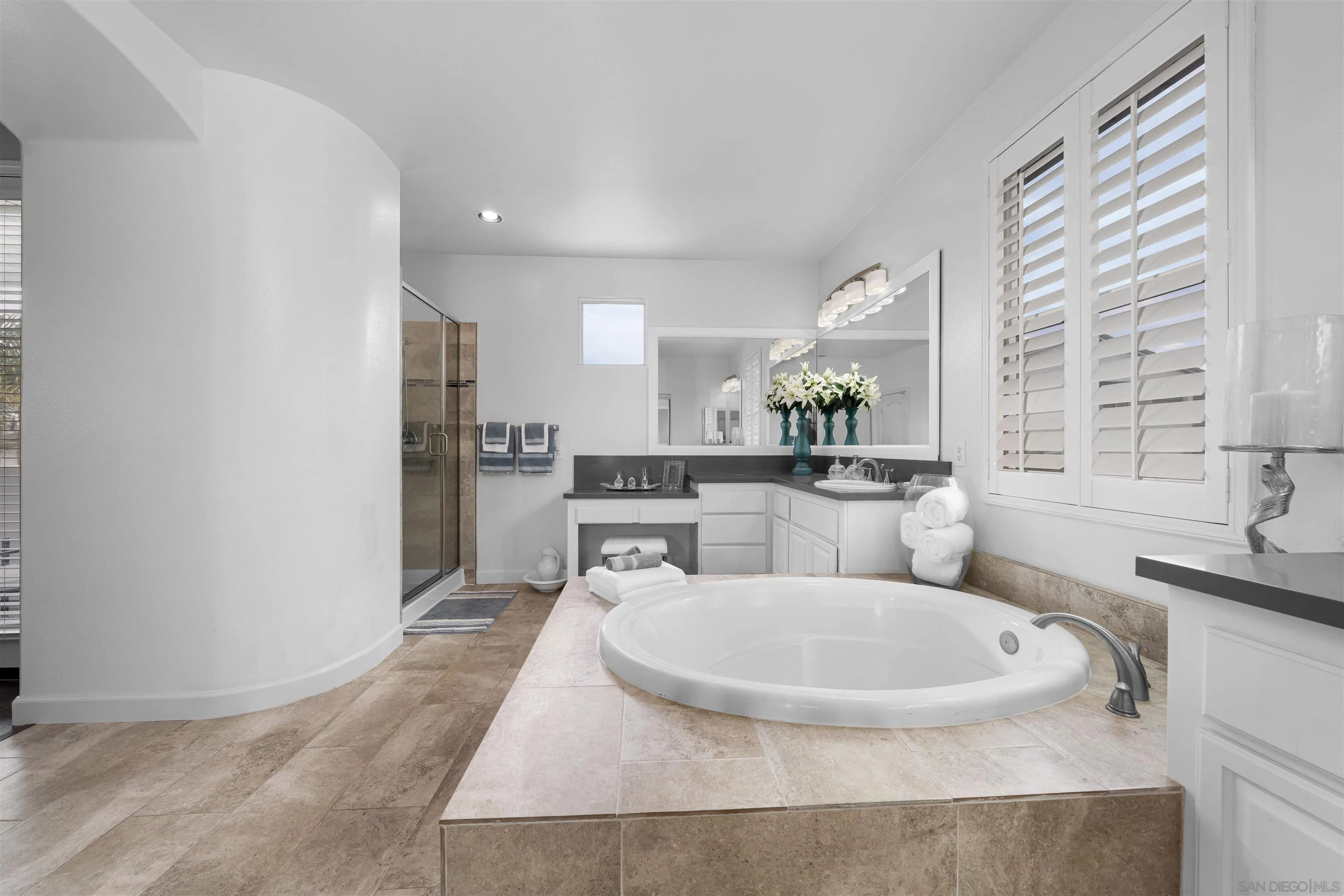https://cdn.realtyfeed.com/cdn/127/250042657/4460641662259704f08b283dd3021bb9.webp