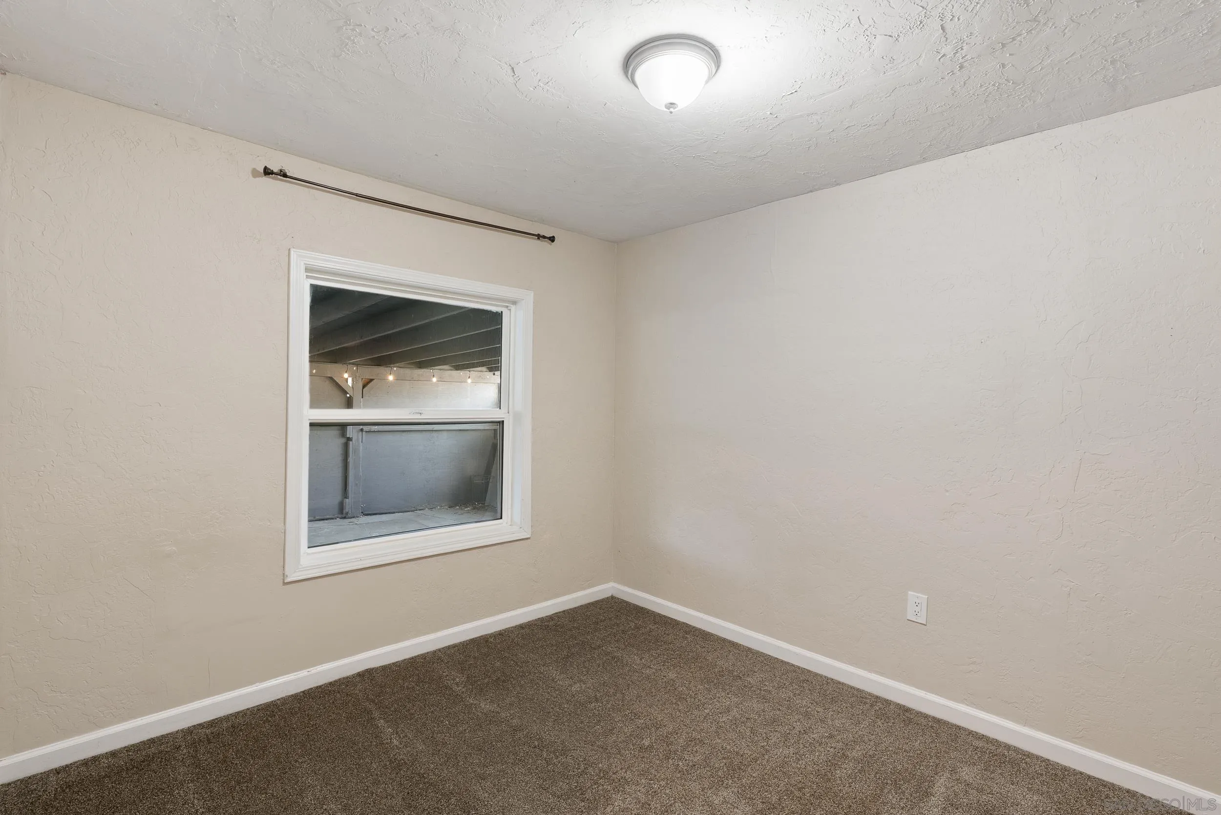 https://cdn.realtyfeed.com/cdn/127/250042668/1d09767fd194b513e957eec4219d129b.webp