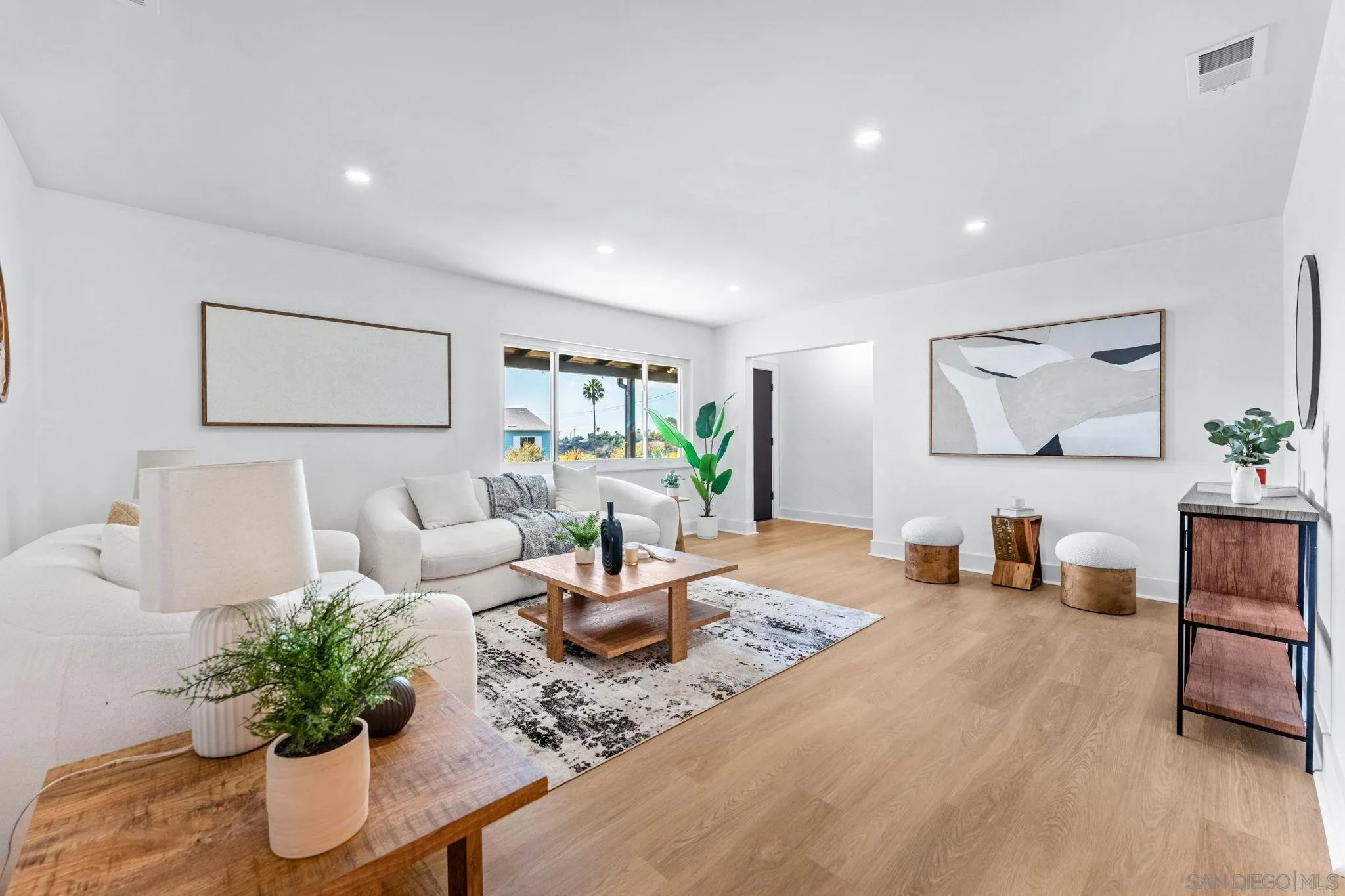 https://cdn.realtyfeed.com/cdn/127/250042693/16f653b4f120ace47635b38eefc26718.webp