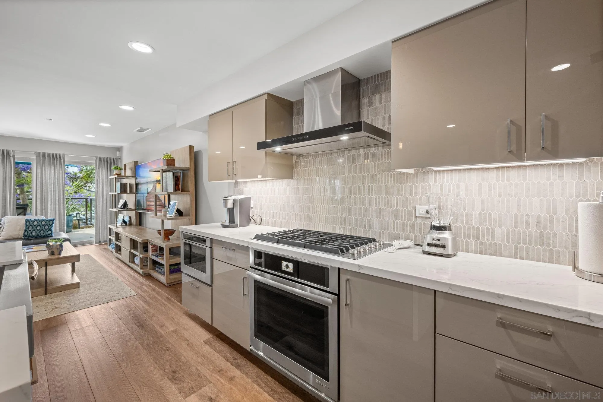 https://cdn.realtyfeed.com/cdn/127/250042697/92776657dfab4220bf3e03cf44603f22.webp