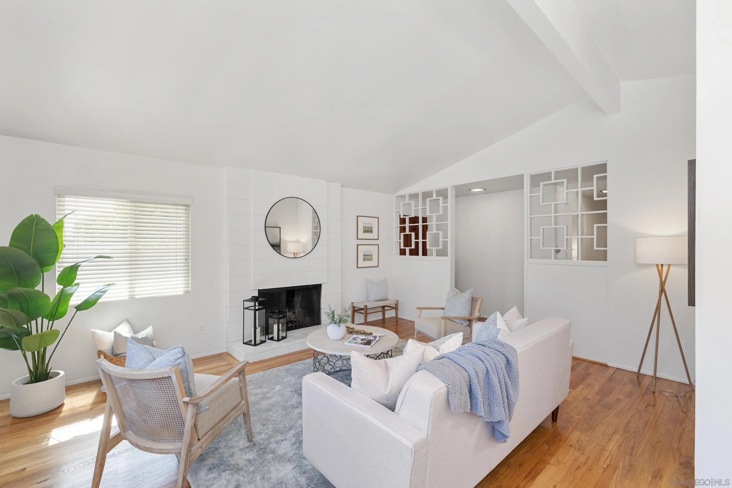 https://cdn.realtyfeed.com/cdn/127/250042704/8d15314aacca9e63e0acf8350a0d5986.webp